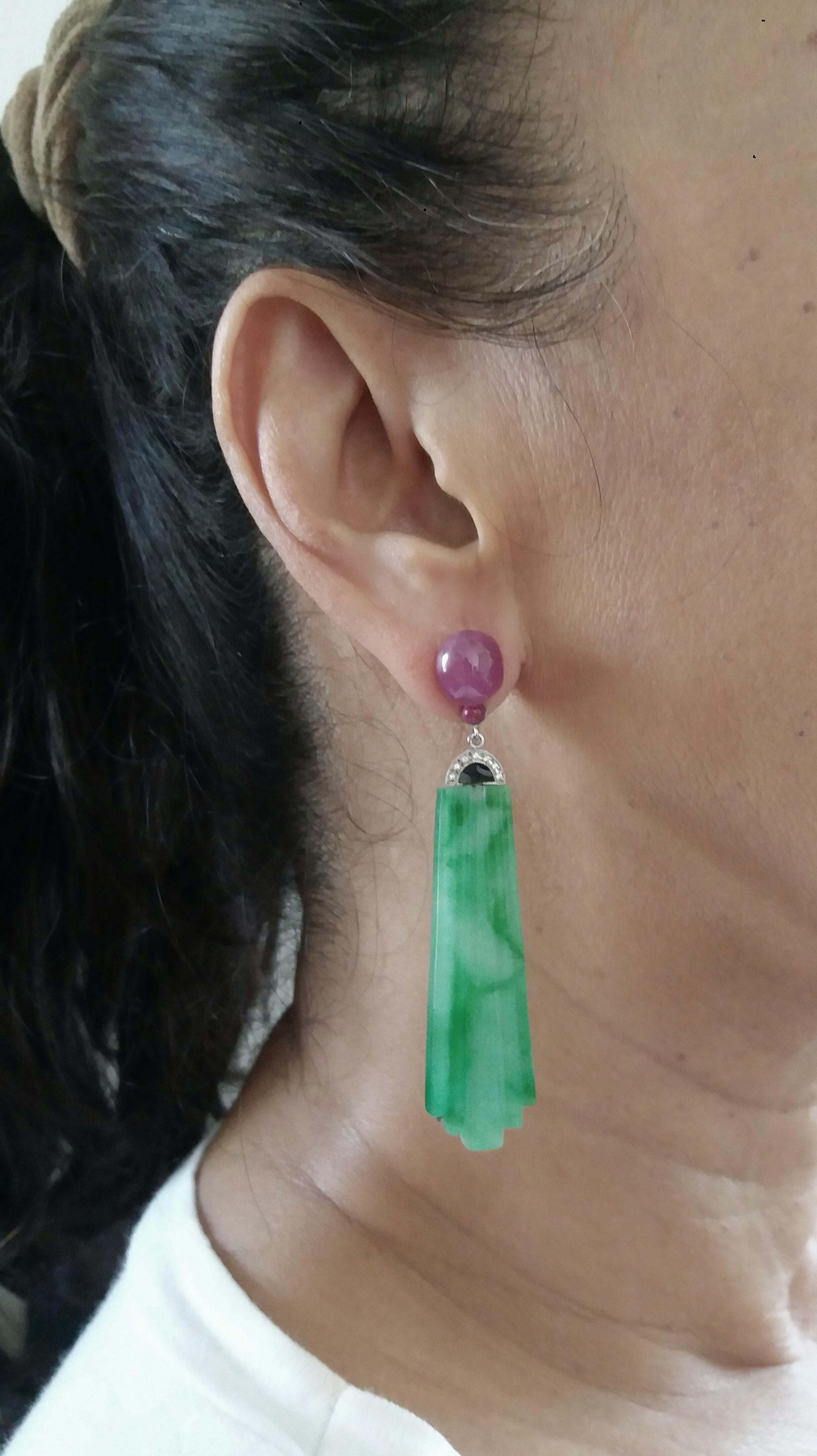 Orecchini pendenti in stile Art Deco con giada di Birmania incisa, smalto e rubino, oro e diamanti in vendita 4