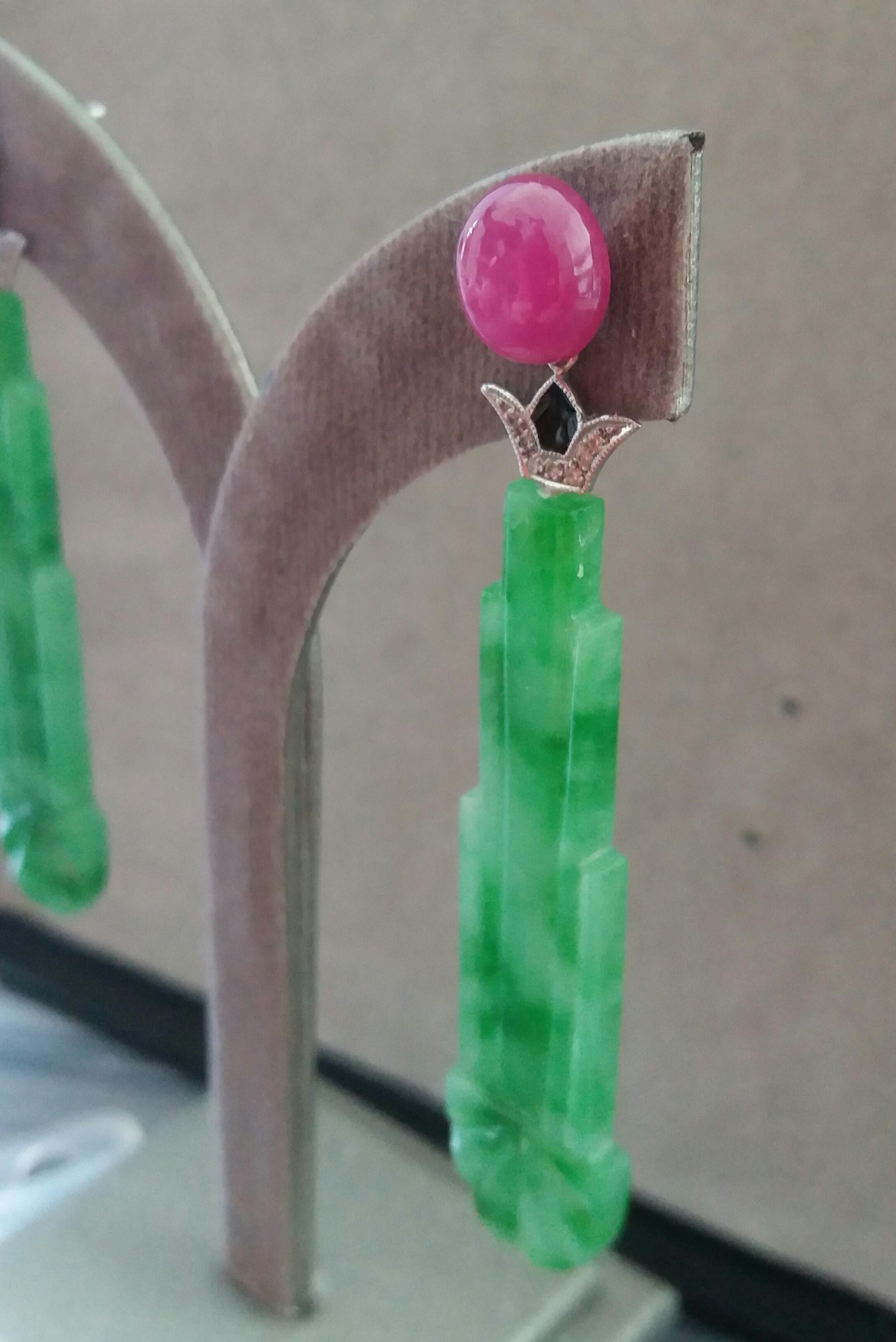 Ohrhänger im Art-déco-Stil aus gravierter Burma-Jade-Emaille mit Rubin und Golddiamanten im Angebot 3