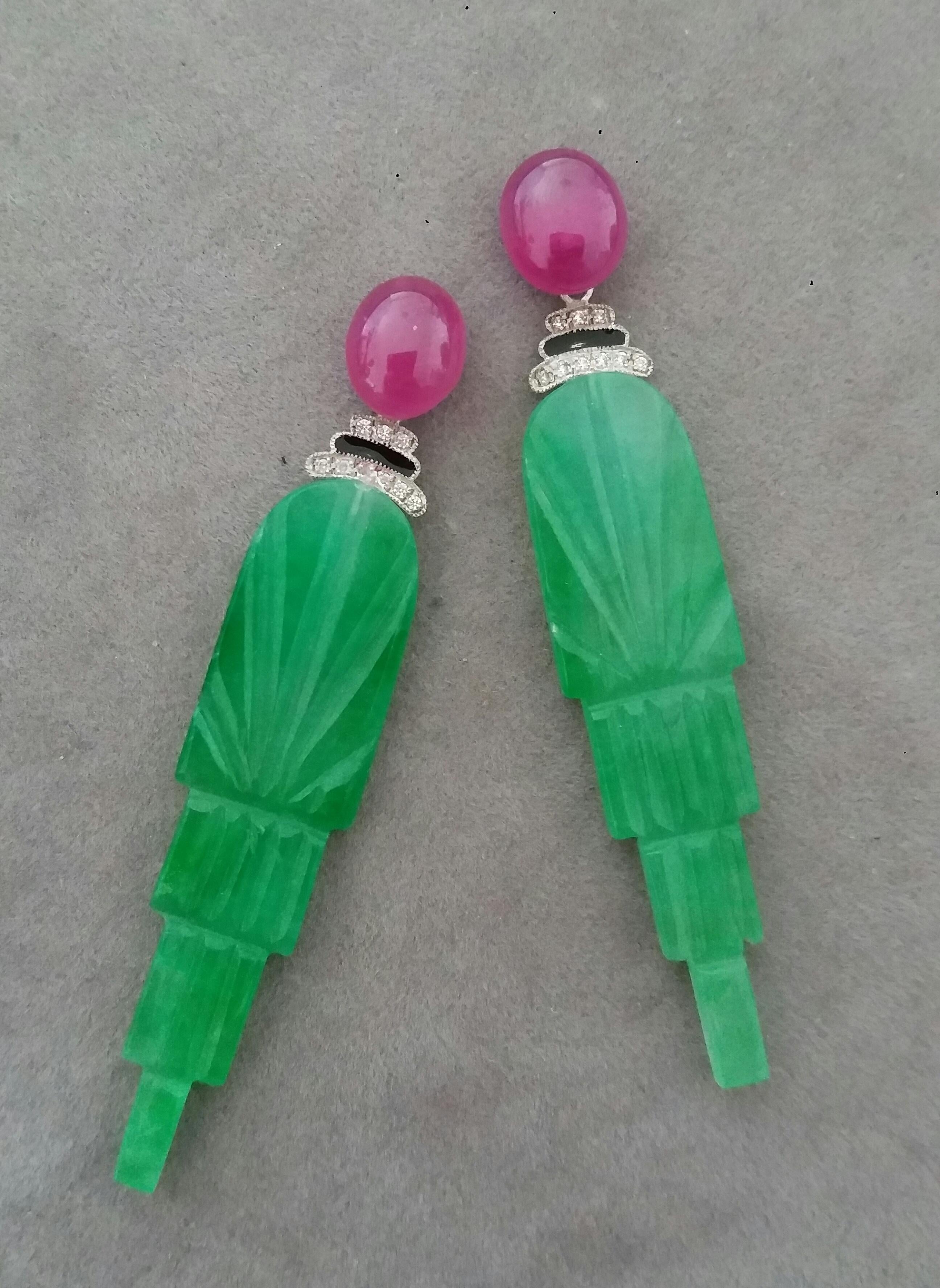 Pendientes Colgantes Estilo Art Decó Jade Grabado Esmalte Negro Rubíes Oro Diamantes Corte mixto en venta
