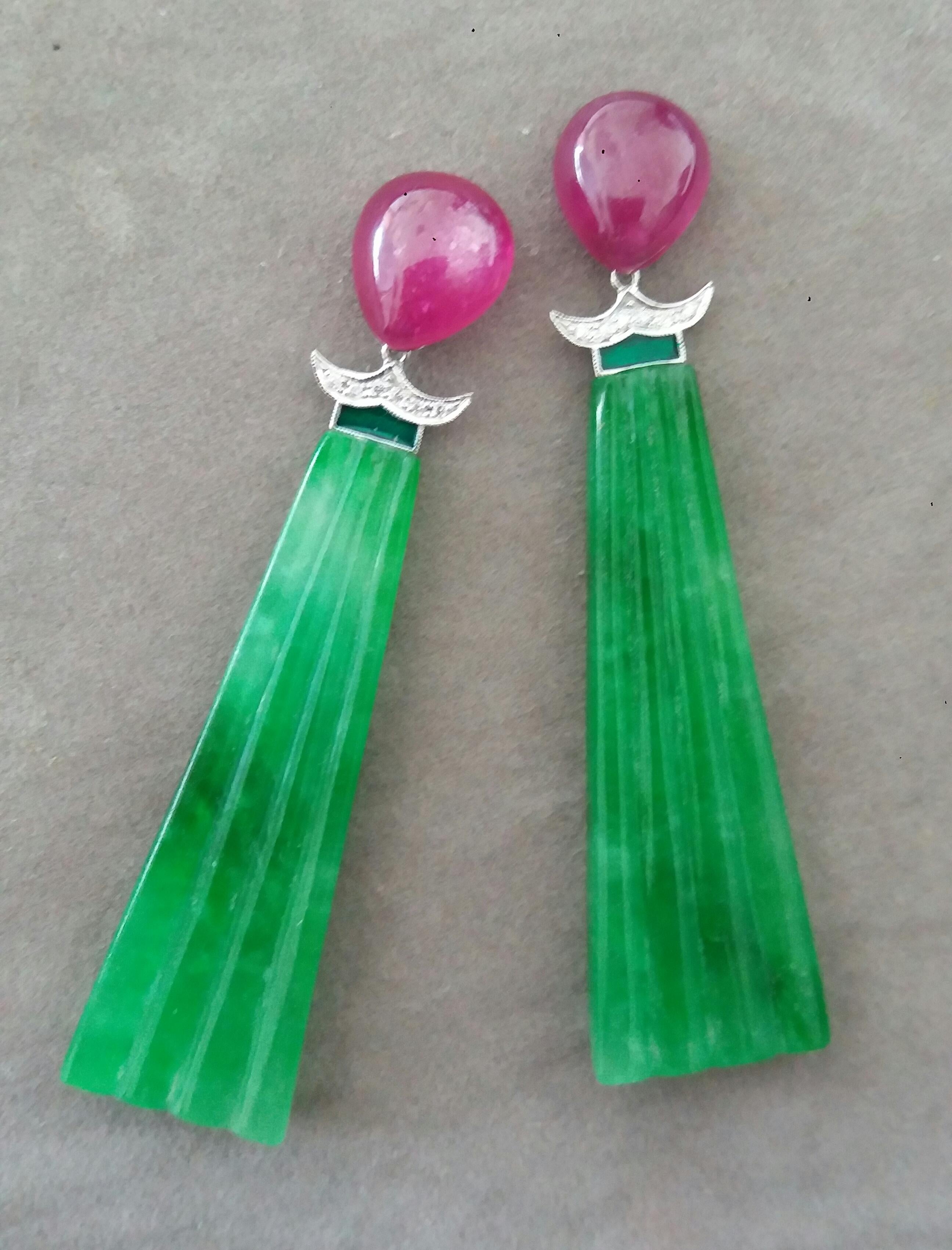Art Deco Style Engraved Jade Green Enamel Rubies Gold Diamonds Dangle Earrings In Excellent Condition For Sale In Bangkok, TH