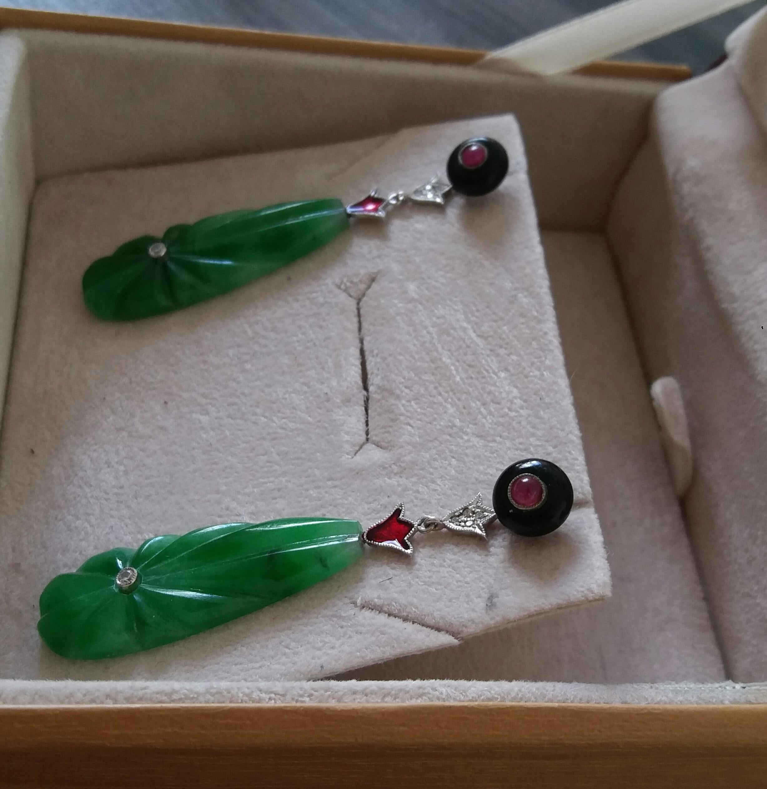 Orecchini a goccia in stile Art Deco con giada incisa, rubino, onice nero, oro, diamanti e smalto in vendita 4