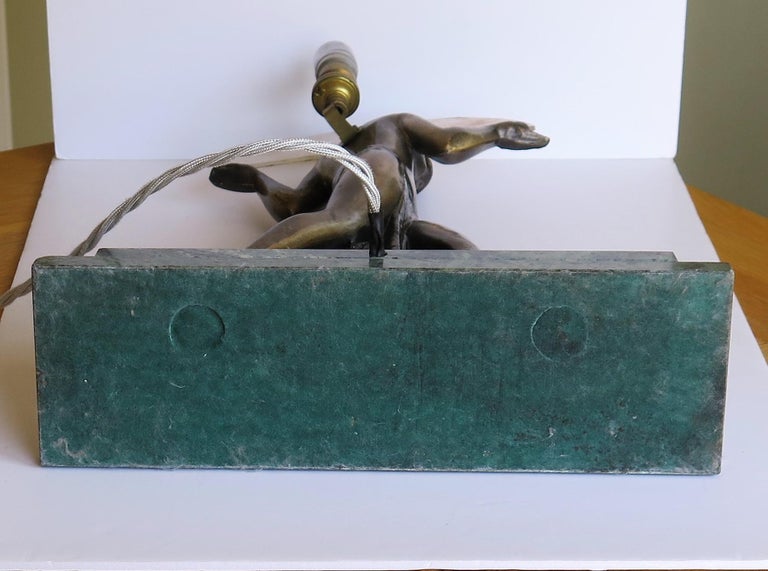 Lampe figurative d'une danseuse sur éventail de style Art Déco d'après Max Le Verrier, milieu du 20e siècle En vente 8