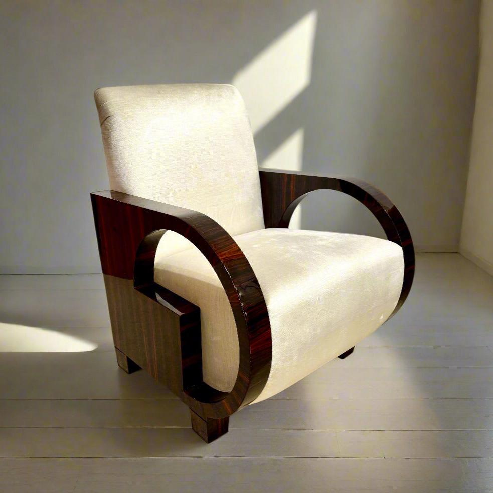 Karl Kemp edizioni fauteuil. Ispirato agli iconici disegni Art Déco di Dominique per i casinò glamour di Beirut negli anni '30. Questo pezzo elegante è caratterizzato da bracci e fianchi in ebano Macassar. USA, 2017.