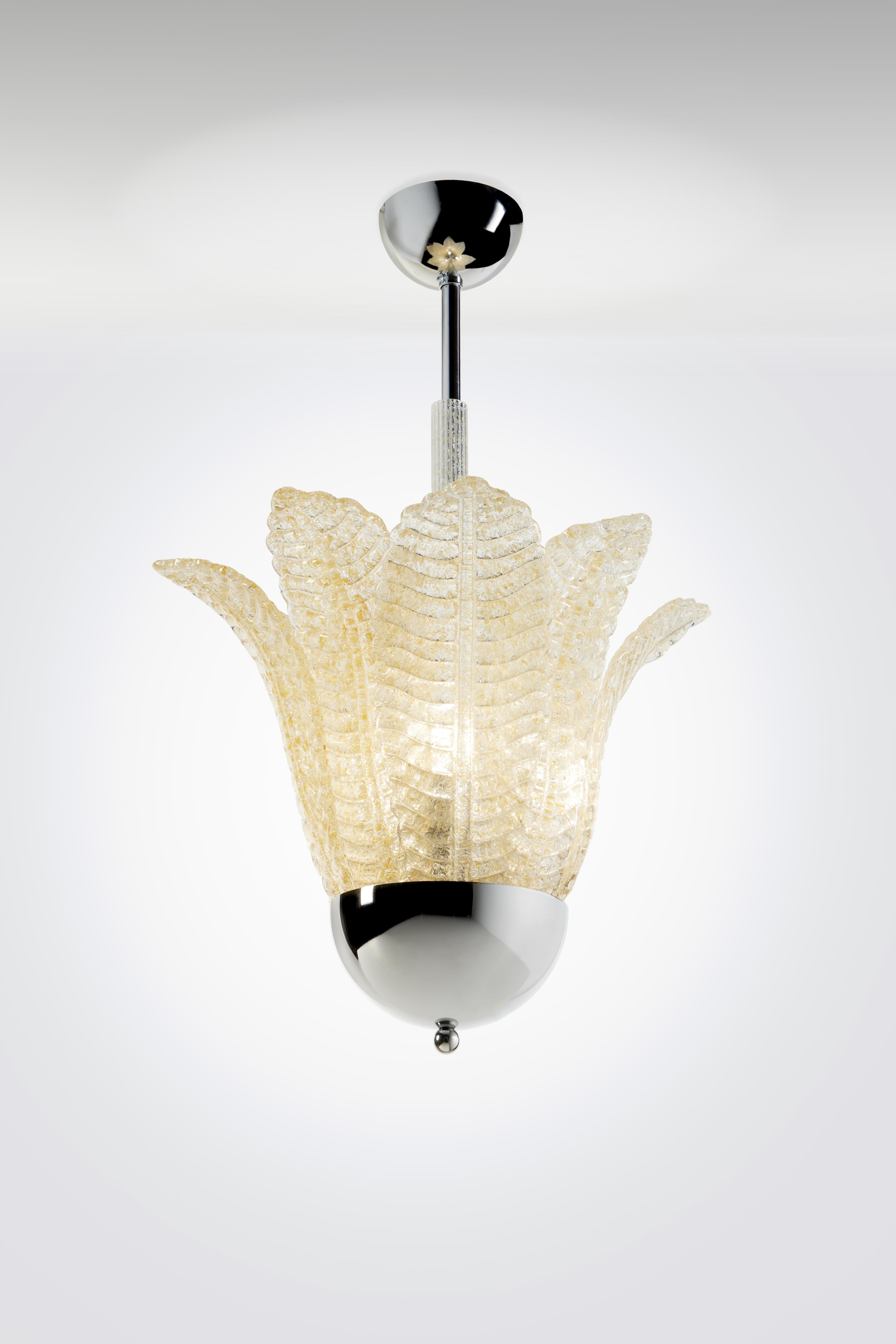 Classic Art Deco style Murano pendant with eight Murano glass feathers with gold leaf specs and nickel plated metal frame and cap.

Two available.

Wired for the US with E12 bulb holders.