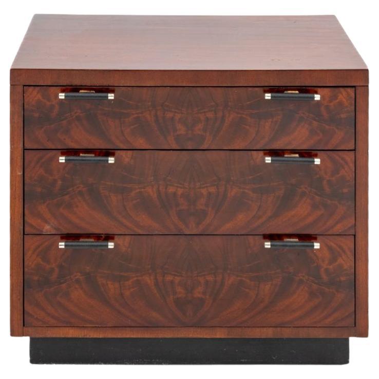 Cassettiera in mogano fiammato in stile Art Déco