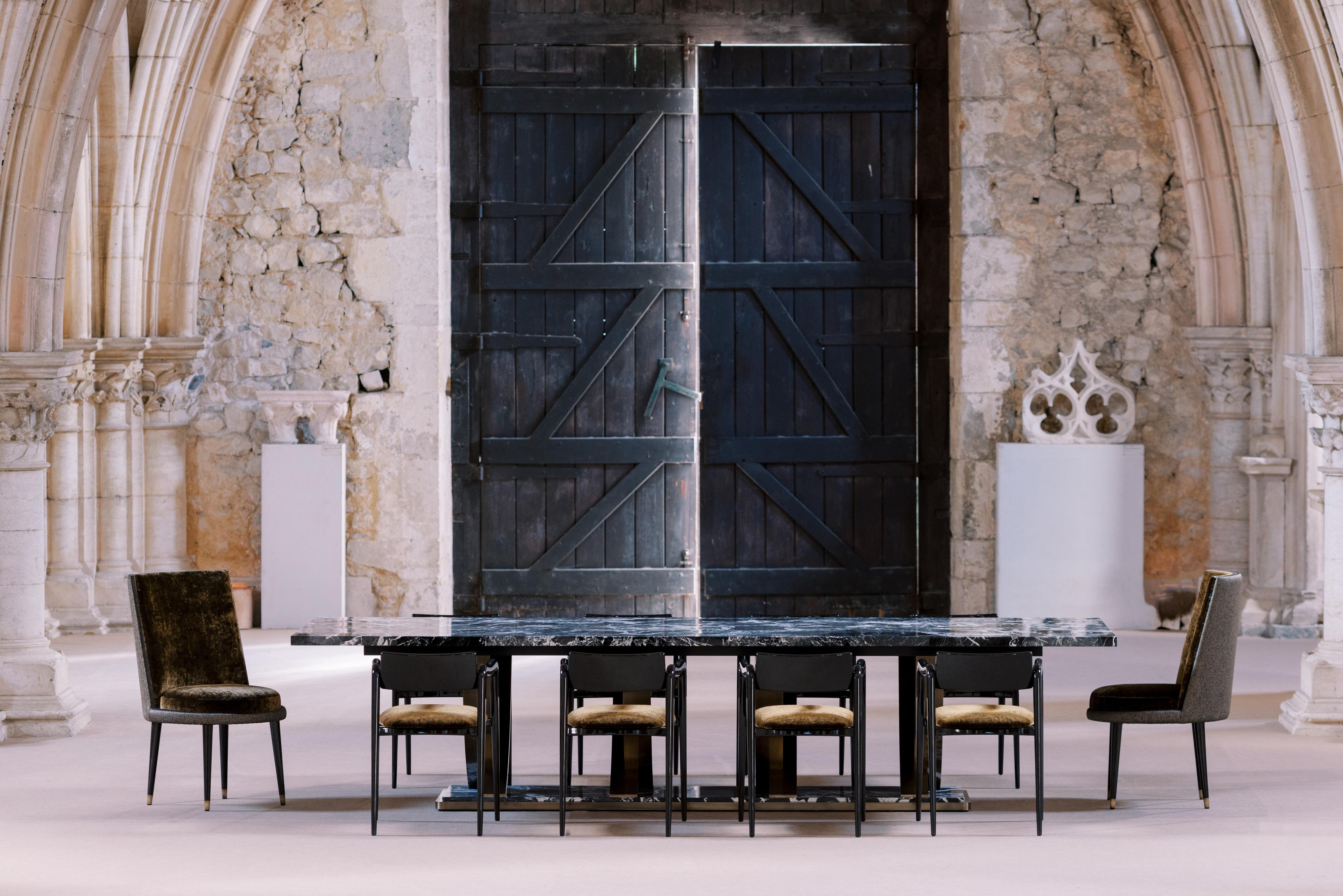 Brossé Table de salle à manger Fontaine en granit Patagonia fabriquée à la main par Greenapple en vente