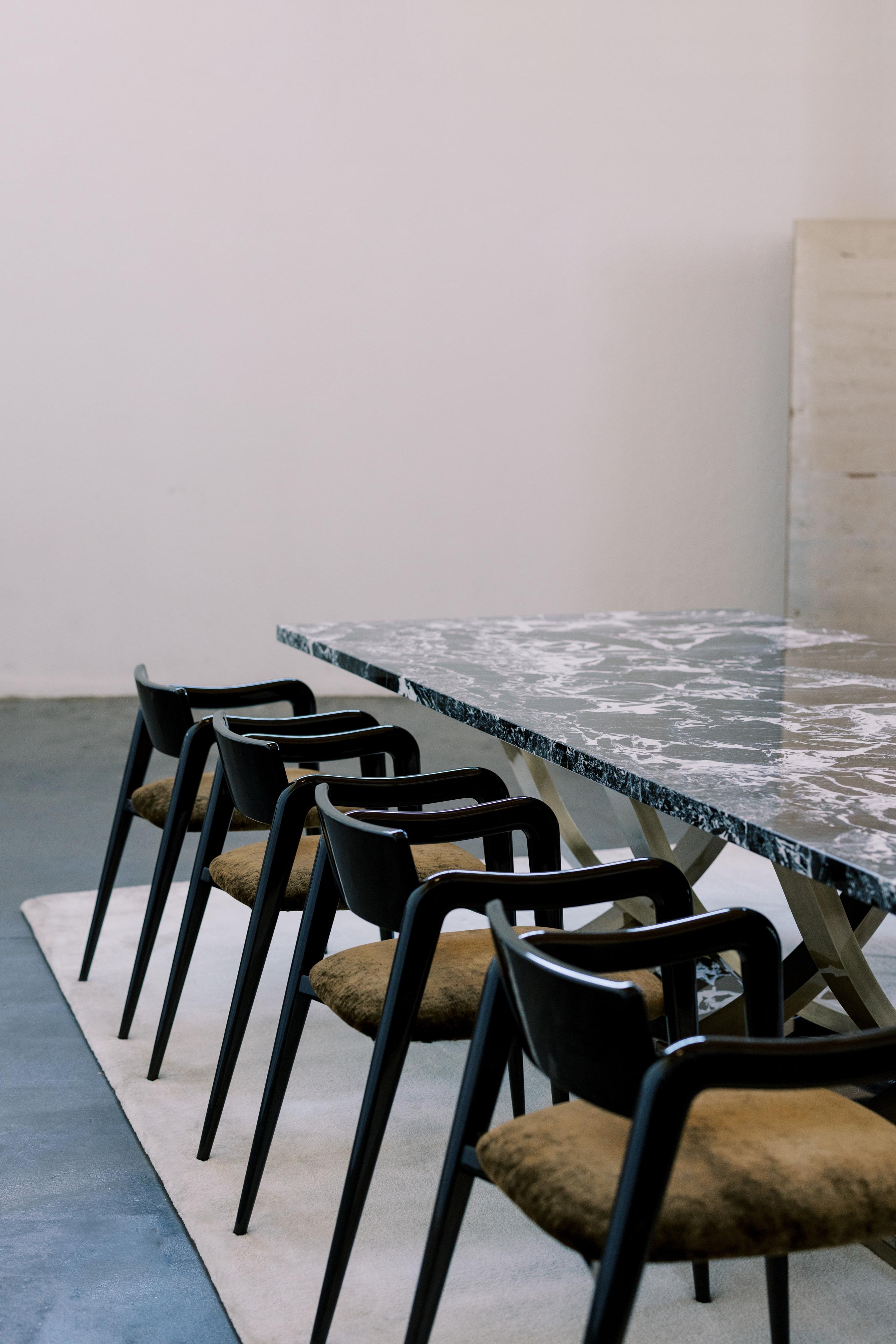 Laiton Table de salle à manger Fontaine en granit Patagonia fabriquée à la main par Greenapple en vente
