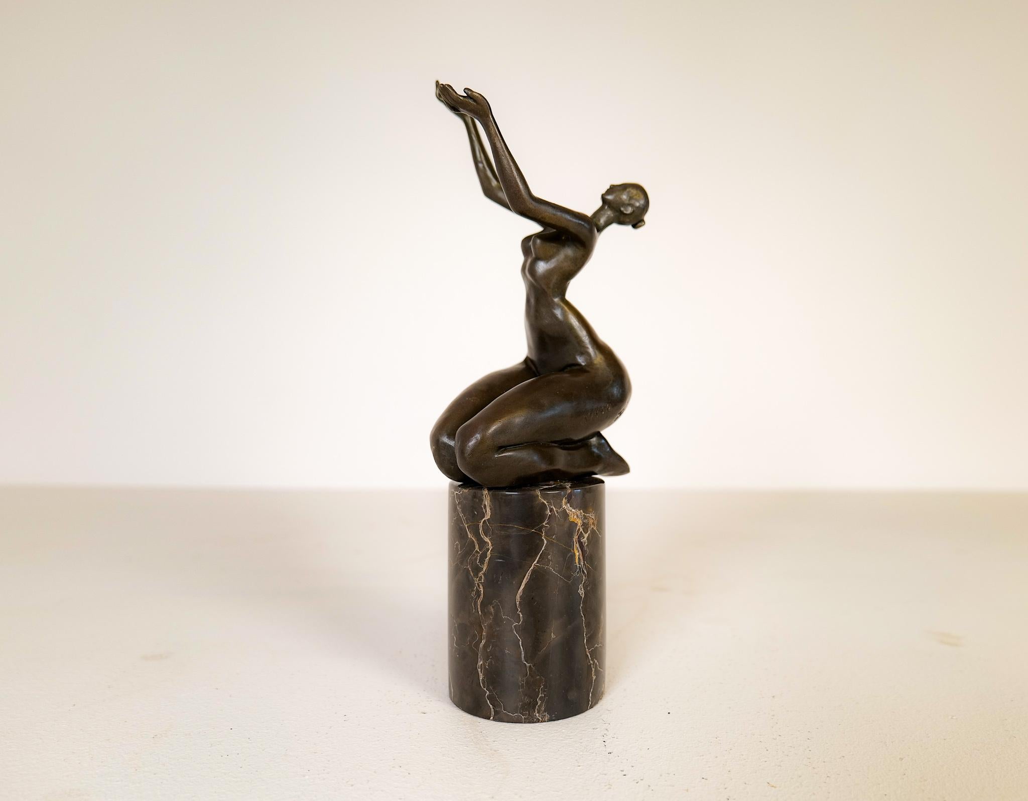 Art Deco Style French Bronze Women Figurine In Good Condition For Sale In Hillringsberg, SE