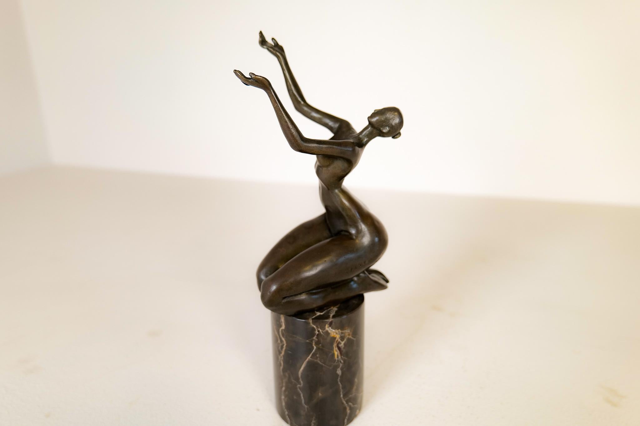 Late 20th Century Art Deco Style French Bronze Women Figurine For Sale