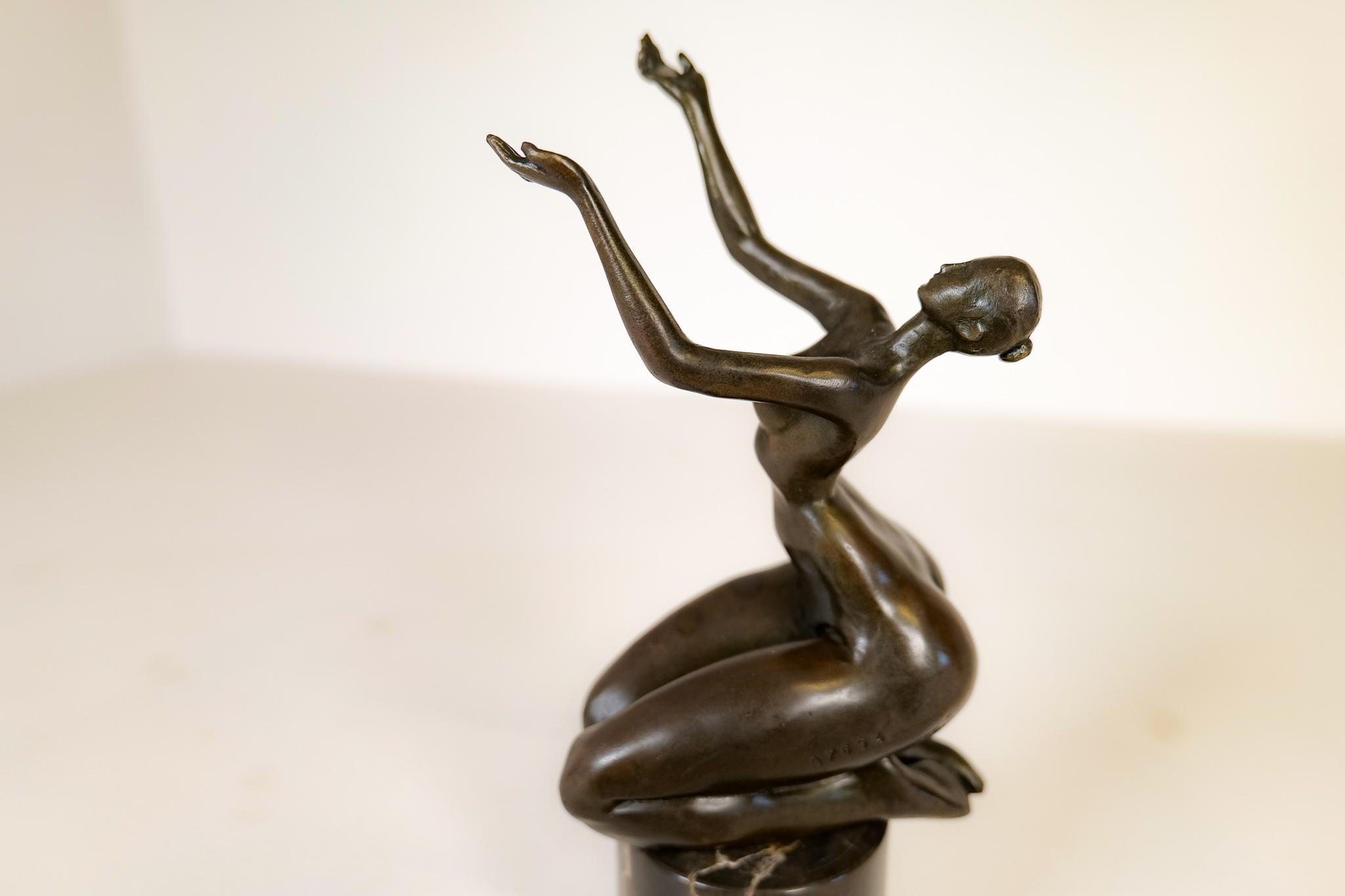 Art Deco Style French Bronze Women Figurine For Sale 1