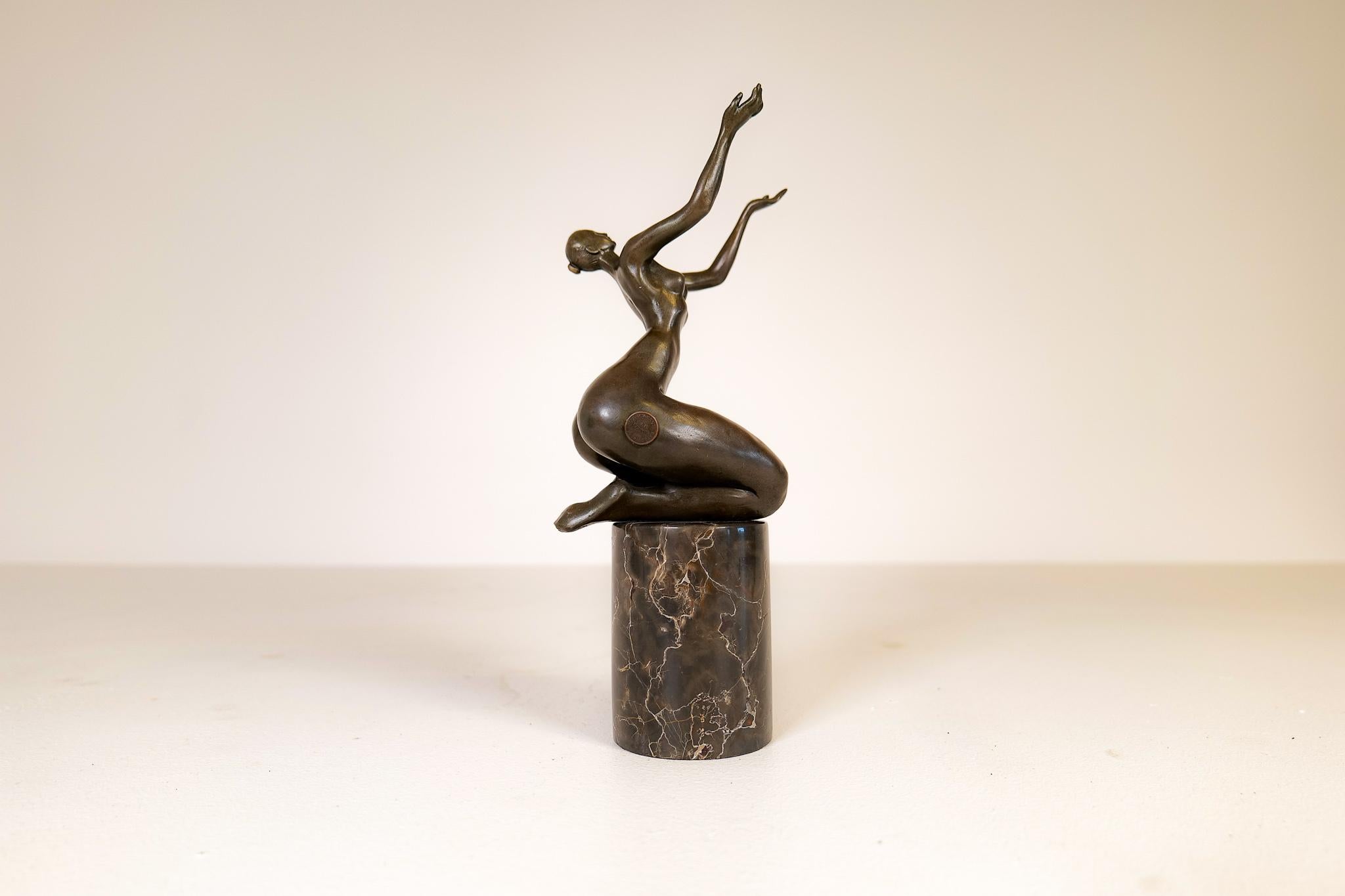 Art Deco Style French Bronze Women Figurine For Sale 4