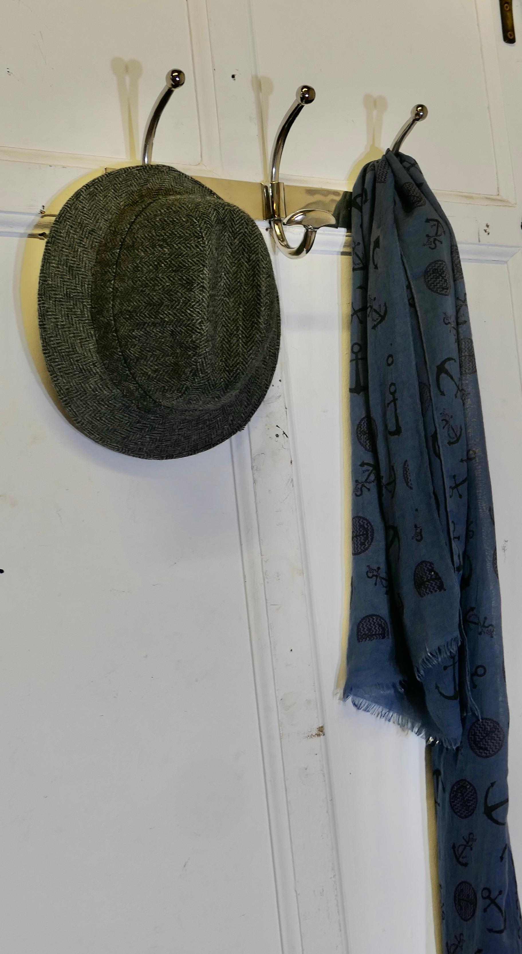 Porte-manteau, crochets à chapeaux et à manteaux en chrome de style Art Déco français  Chrome très élégant Bon état - En vente à Godshill, Isle of Wight