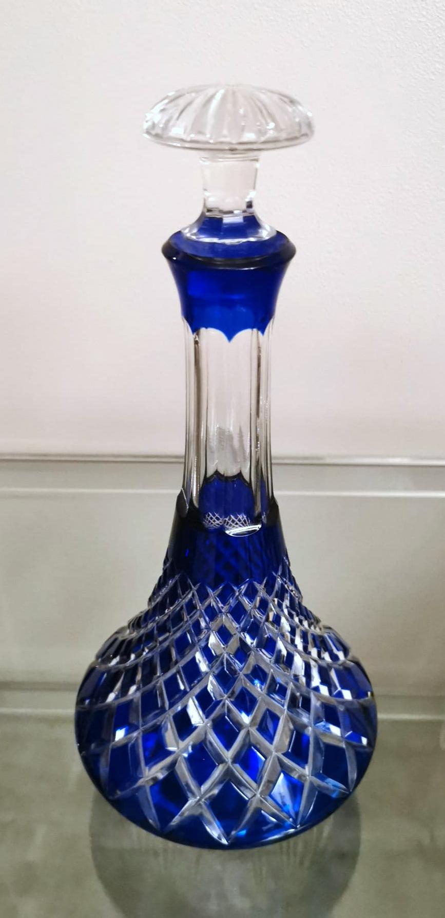 We kindly suggest you read the whole description, because with it we try to give you detailed technical and historical information to guarantee the authenticity of our objects.
Bottle made of blue crystal cut and ground by hand; for its