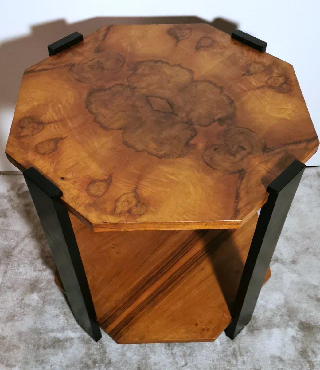 We kindly suggest that you read the entire description, as with it we try to give you detailed technical and historical information to ensure the authenticity of our objects.
A peculiar and elegant tea table made in Art Deco style with flamed