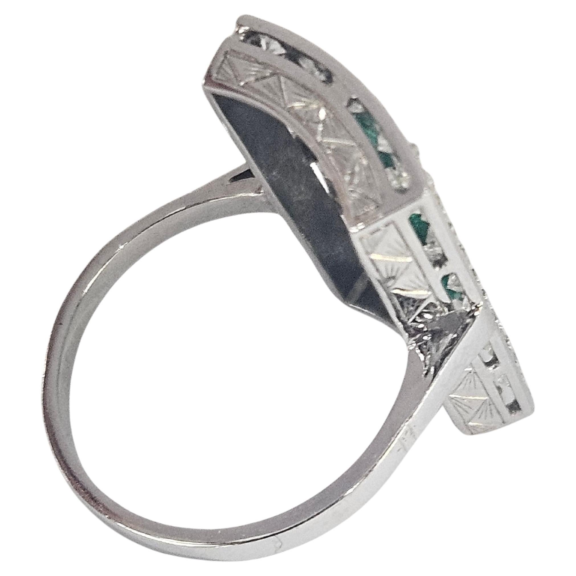 Bague française Art déco de style tardif  Or blanc 18k Émeraude et diamant Excellent état - En vente à MADRID, ES