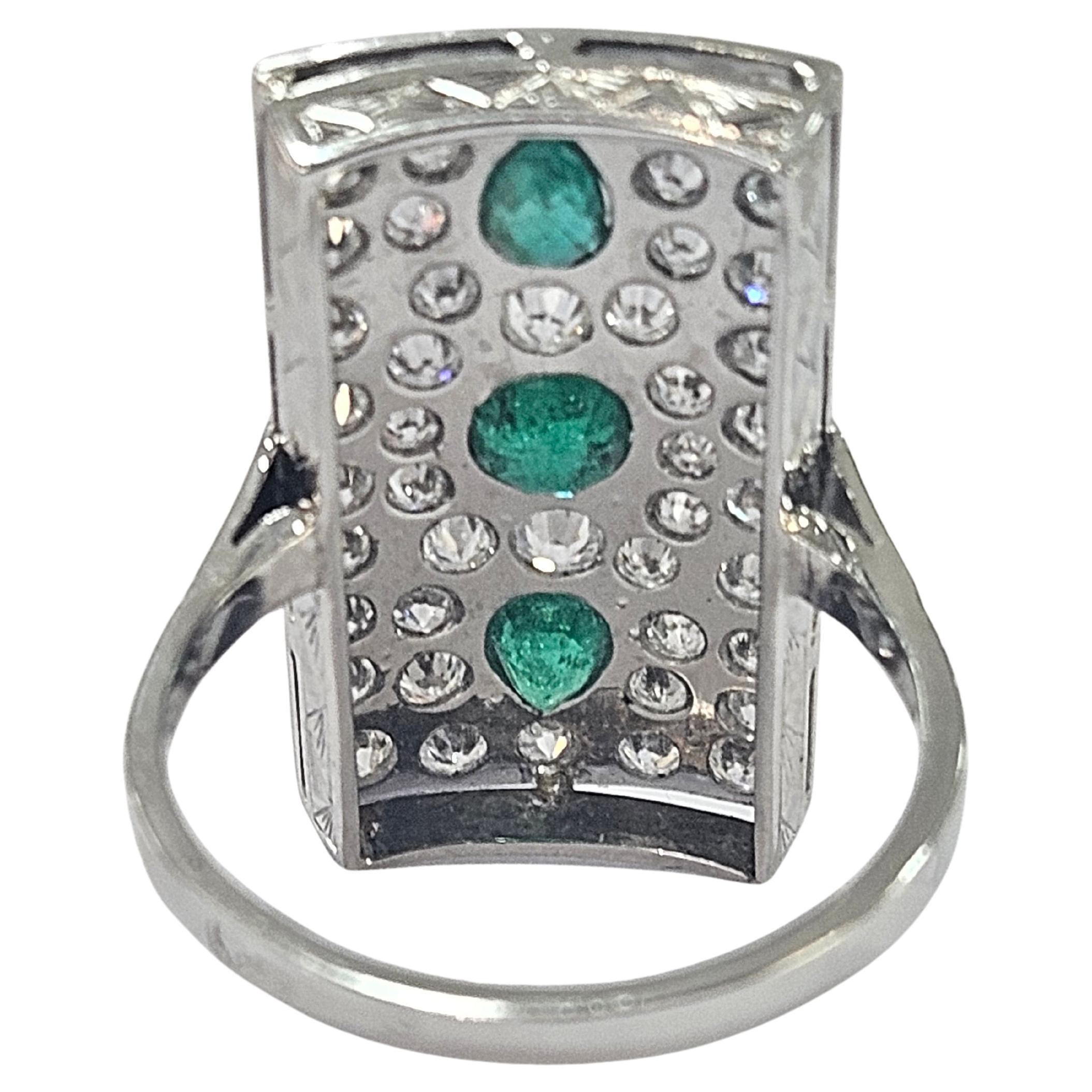 Bague française Art déco de style tardif  Or blanc 18k Émeraude et diamant en vente 2