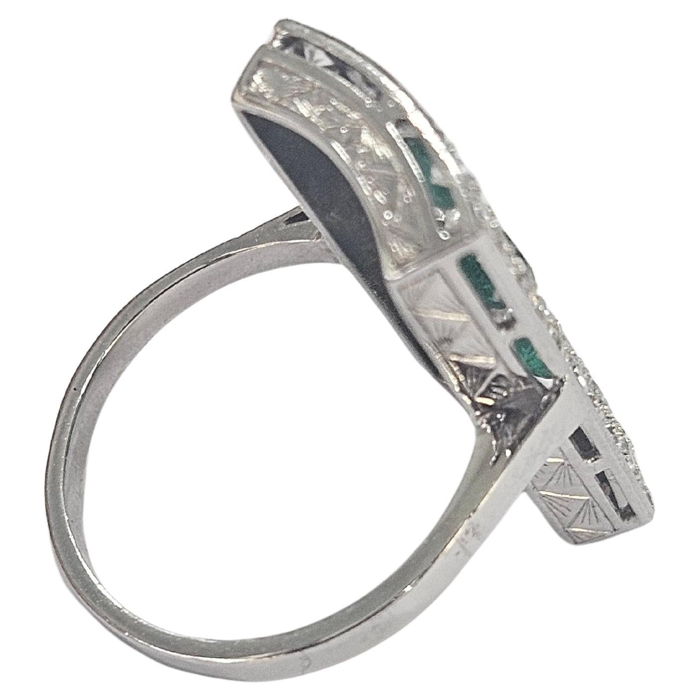 Bague française Art déco de style tardif  Or blanc 18k Émeraude et diamant en vente 3