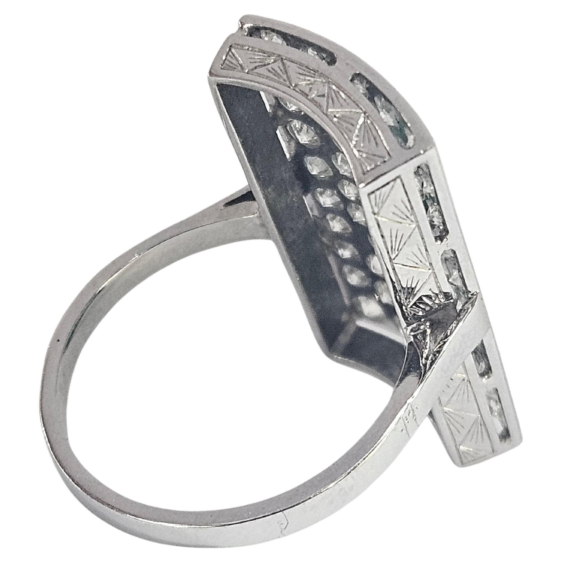 Bague française Art déco de style tardif  Or blanc 18k Émeraude et diamant en vente 4
