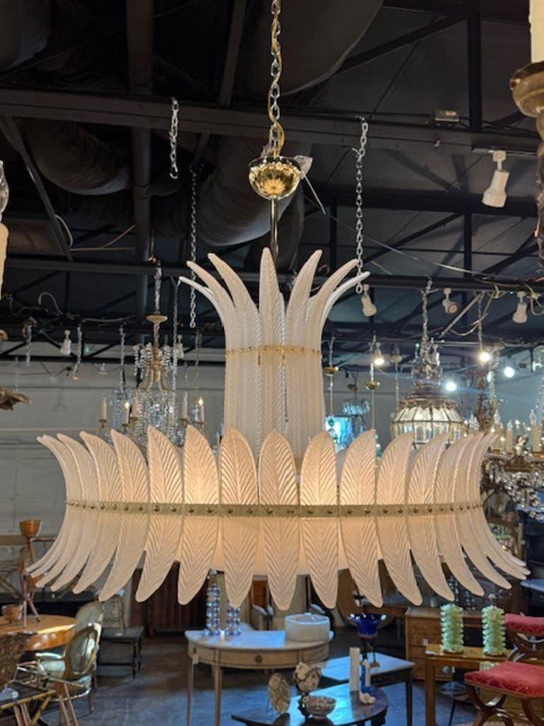 Art Déco Lampadario a pennacchio in vetro di Murano smerigliato in stile Art Deco in vendita