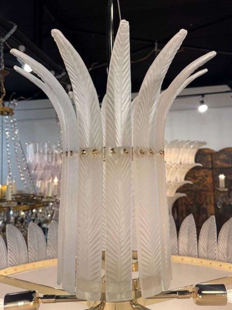 Lampadario a pennacchio in vetro di Murano smerigliato in stile Art Deco In condizioni buone in vendita a Dallas, TX