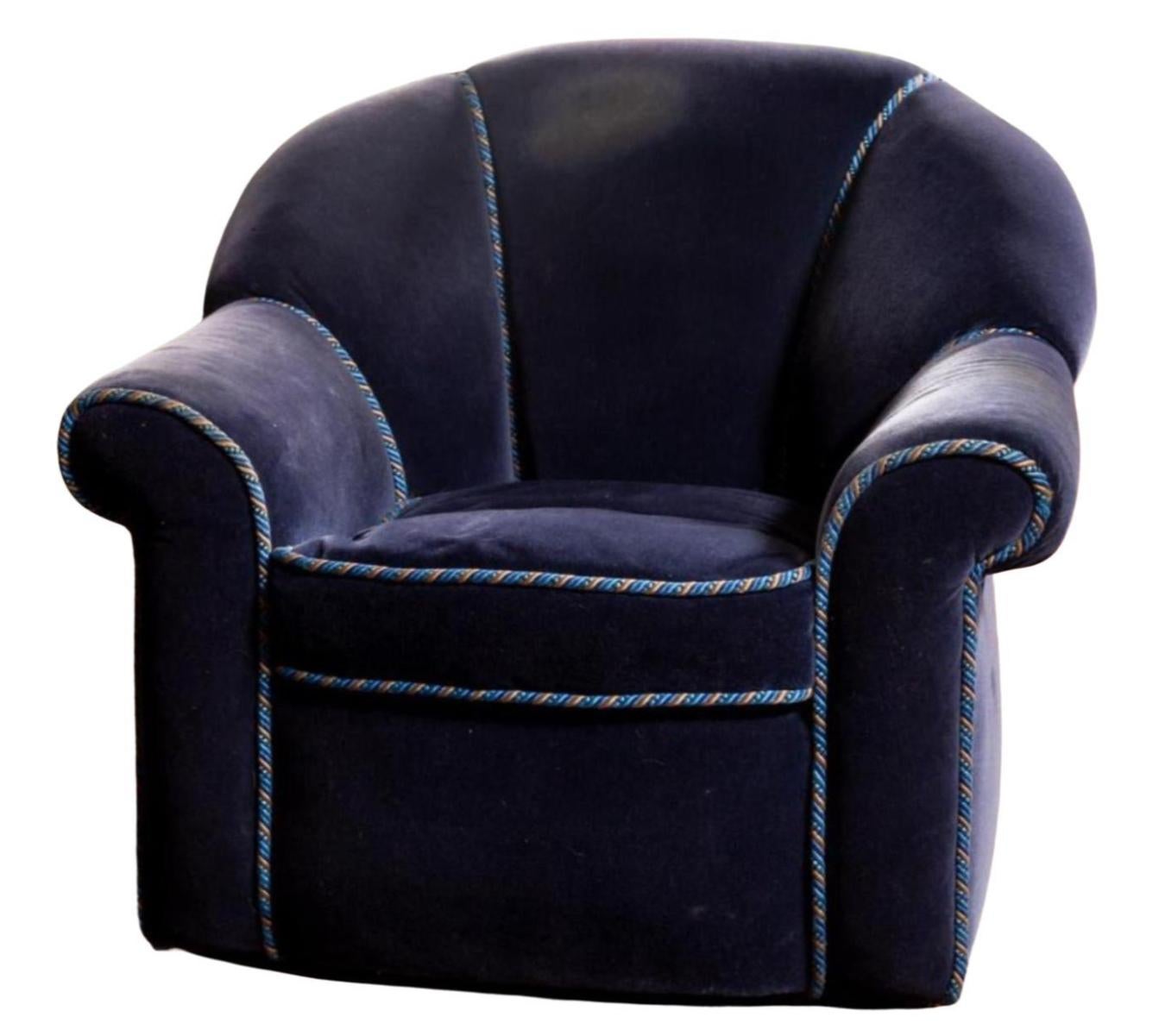 Art Deco Style Upholstering Sapphire Blue Mohair Club Chair im Zustand „Gut“ in LOS ANGELES, CA