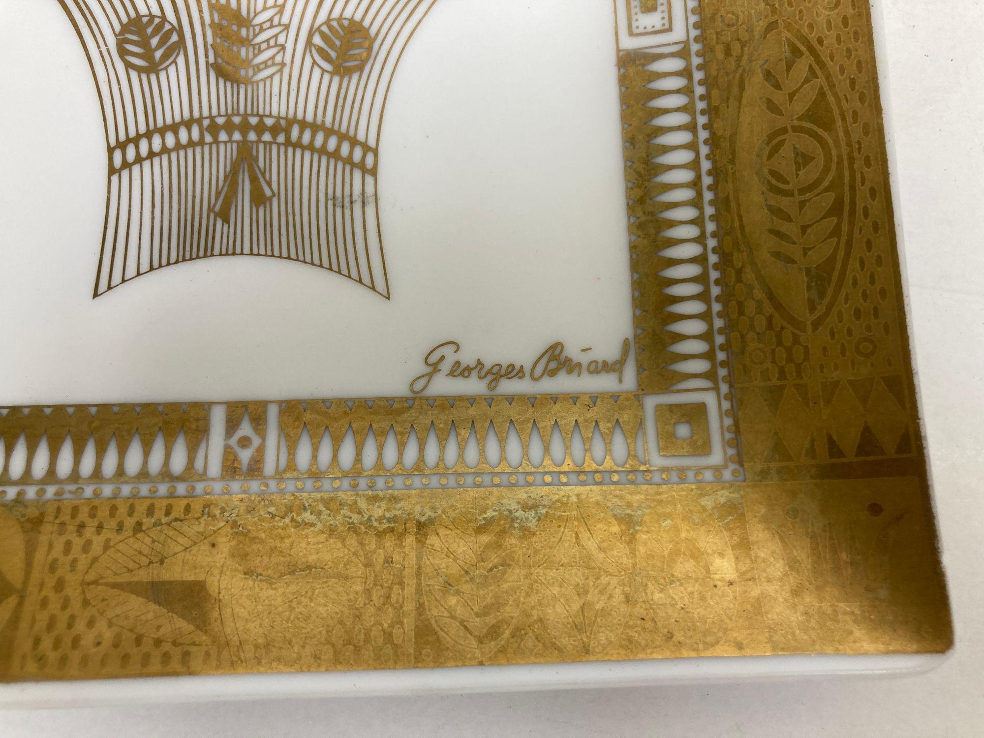 Art Deco Style Georges Briard Milk Glass Tray Dish with Golden Harvest Design.
Stunning mid century modern bent glass tray with 22k gold center harvest design accents.
Designed and signed by Georges Briard. Circa 1960s.
This stunning mid century