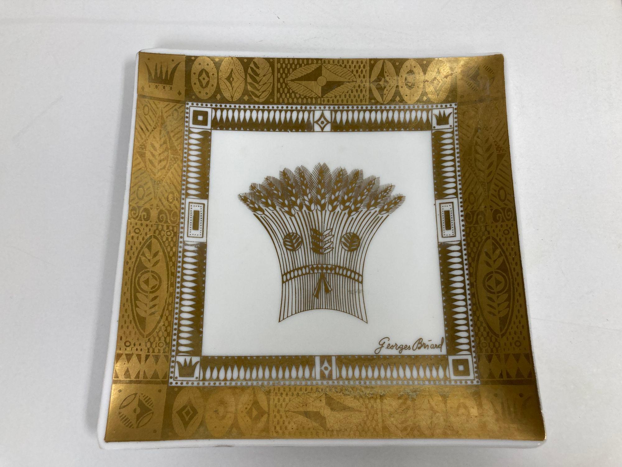 Art Deco Style Georges Briard Milk Glass Tray Dish in Golden Harvest Design 22 K In Good Condition For Sale In North Hollywood, CA