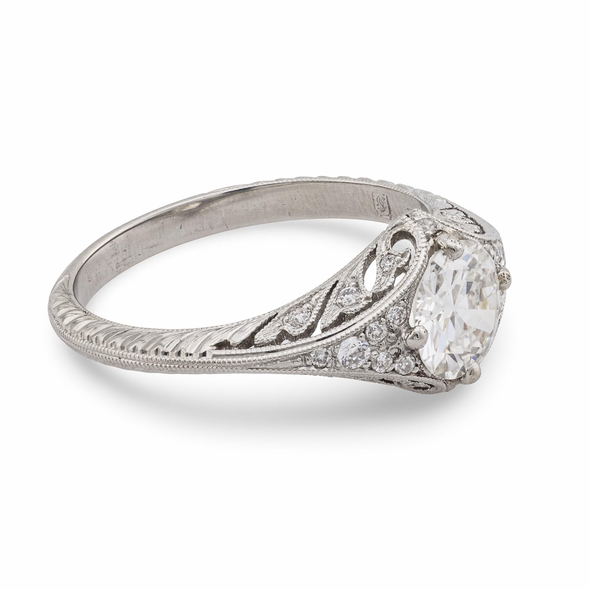 Bague de fiançailles en platine avec un diamant de 0,80 carat GIA de style Art Déco Bon état - En vente à Beverly Hills, CA