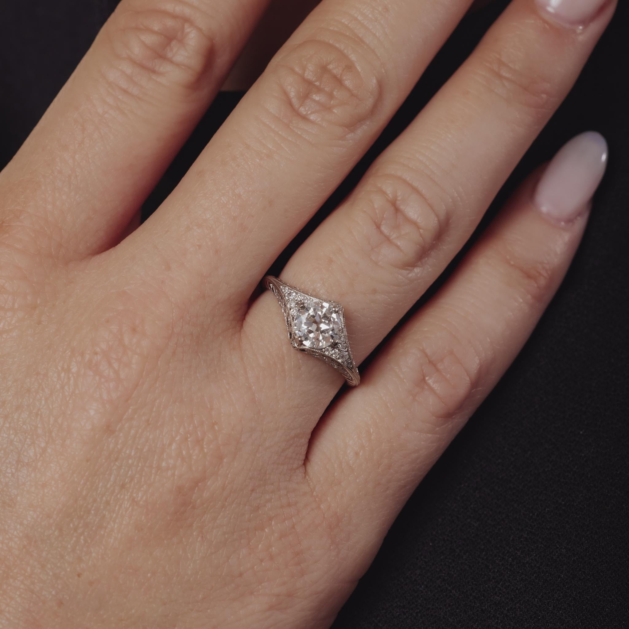 Bague de fiançailles en platine avec un diamant de 0,80 carat GIA de style Art Déco Pour femmes en vente