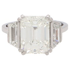 Anillo de diamantes talla esmeralda estilo art déco con certificado GIA y engastado en platino