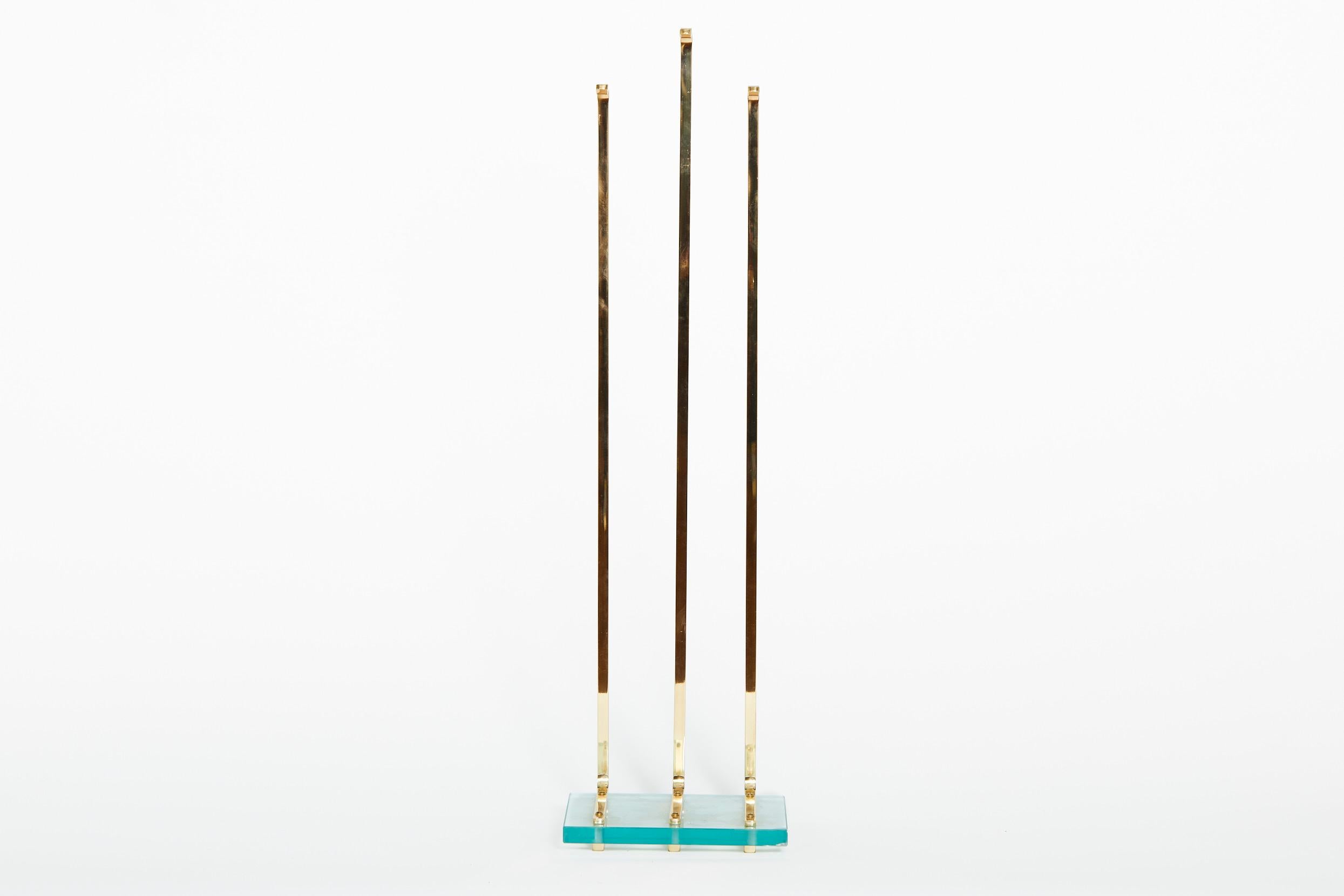 Italienisches Feuerwerkzeug-Set im Art-déco-Stil mit Glasfuß und Messing im Zustand „Gut“ im Angebot in Tarry Town, NY