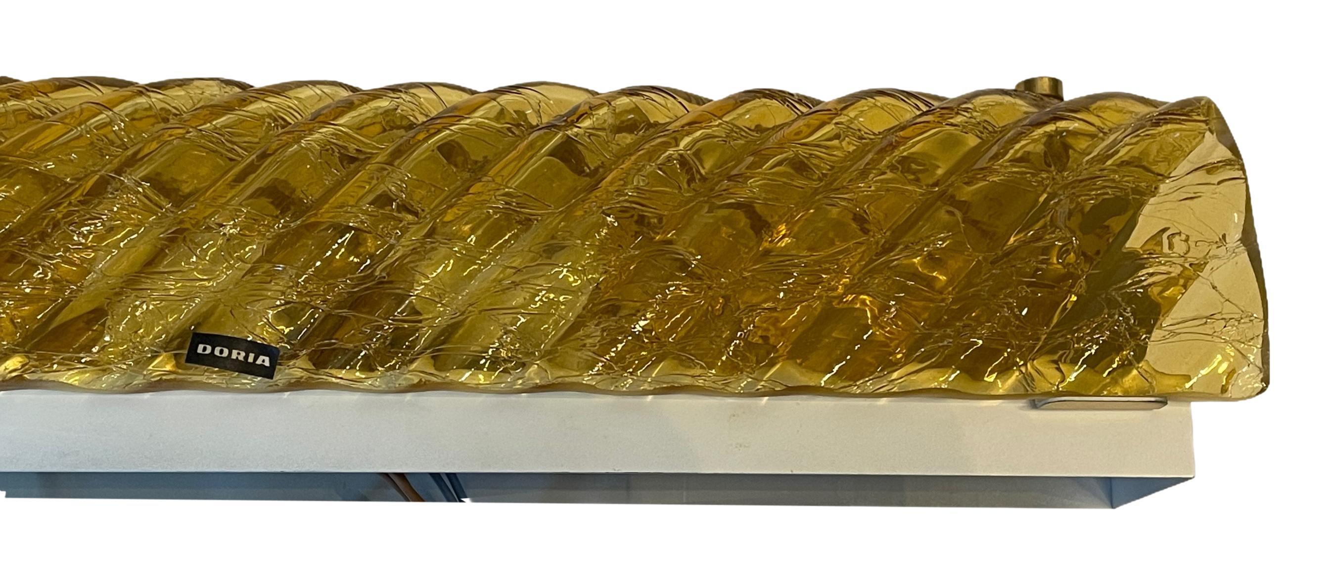 Lámpara de dos luces de cristal arremolinado de Doria Lights, Moderna de mediados de siglo, Alemania, Años 60 Moderno de mediados de siglo en venta