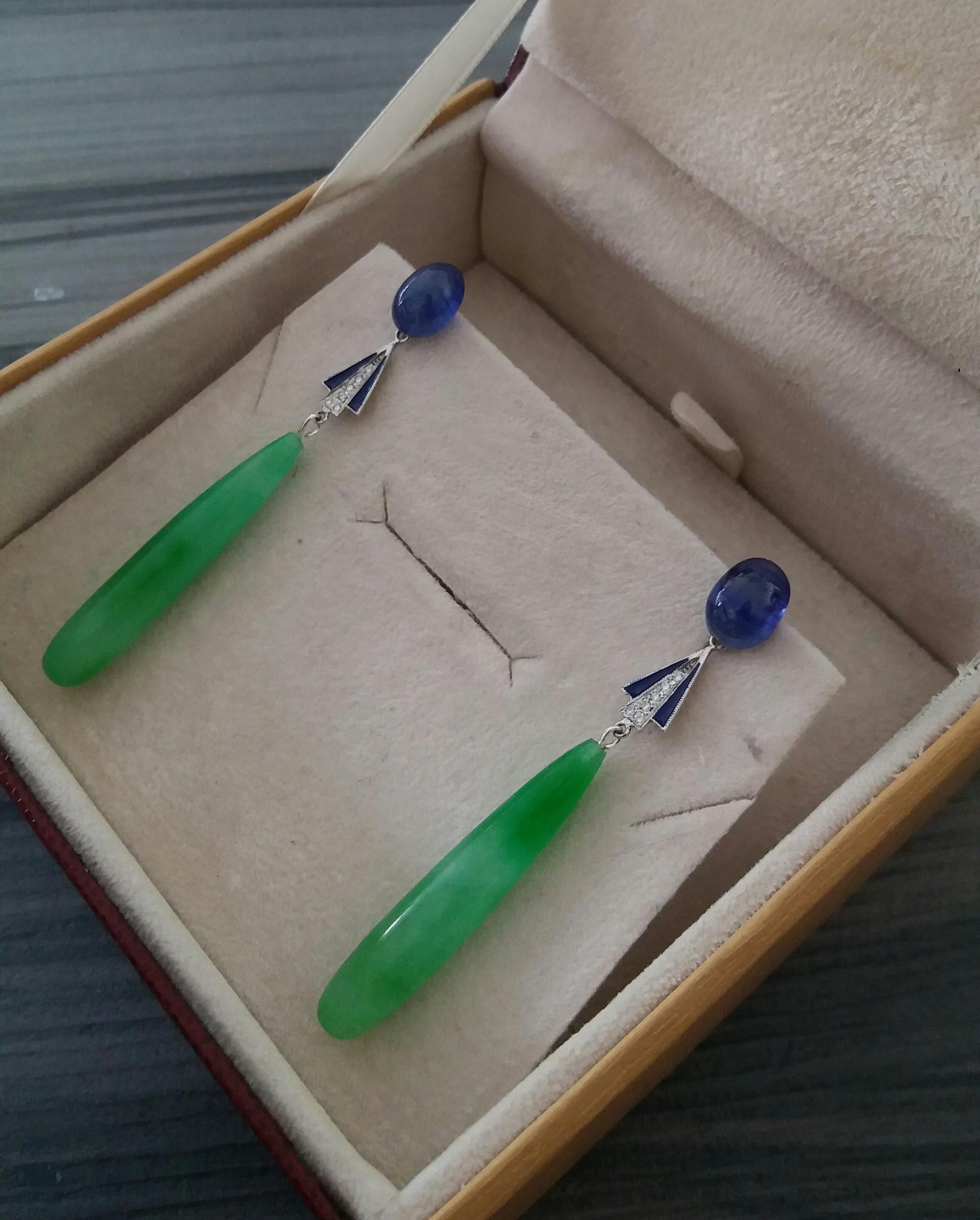 Boucles d'oreilles pendantes de style Art déco en or, saphir bleu, diamants, émail et jade gravé en vente 2