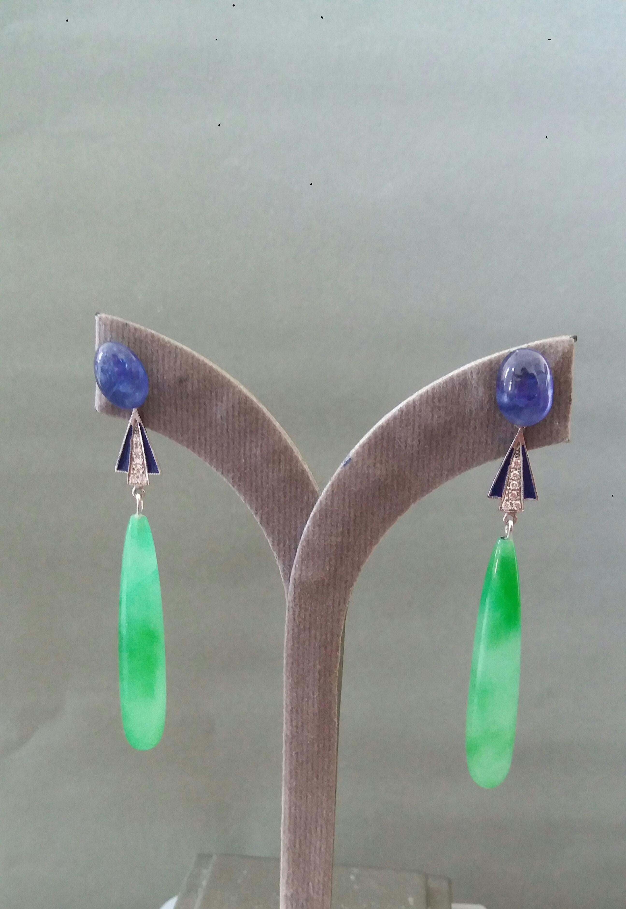 Boucles d'oreilles pendantes de style Art déco en or, saphir bleu, diamants, émail et jade gravé en vente 3