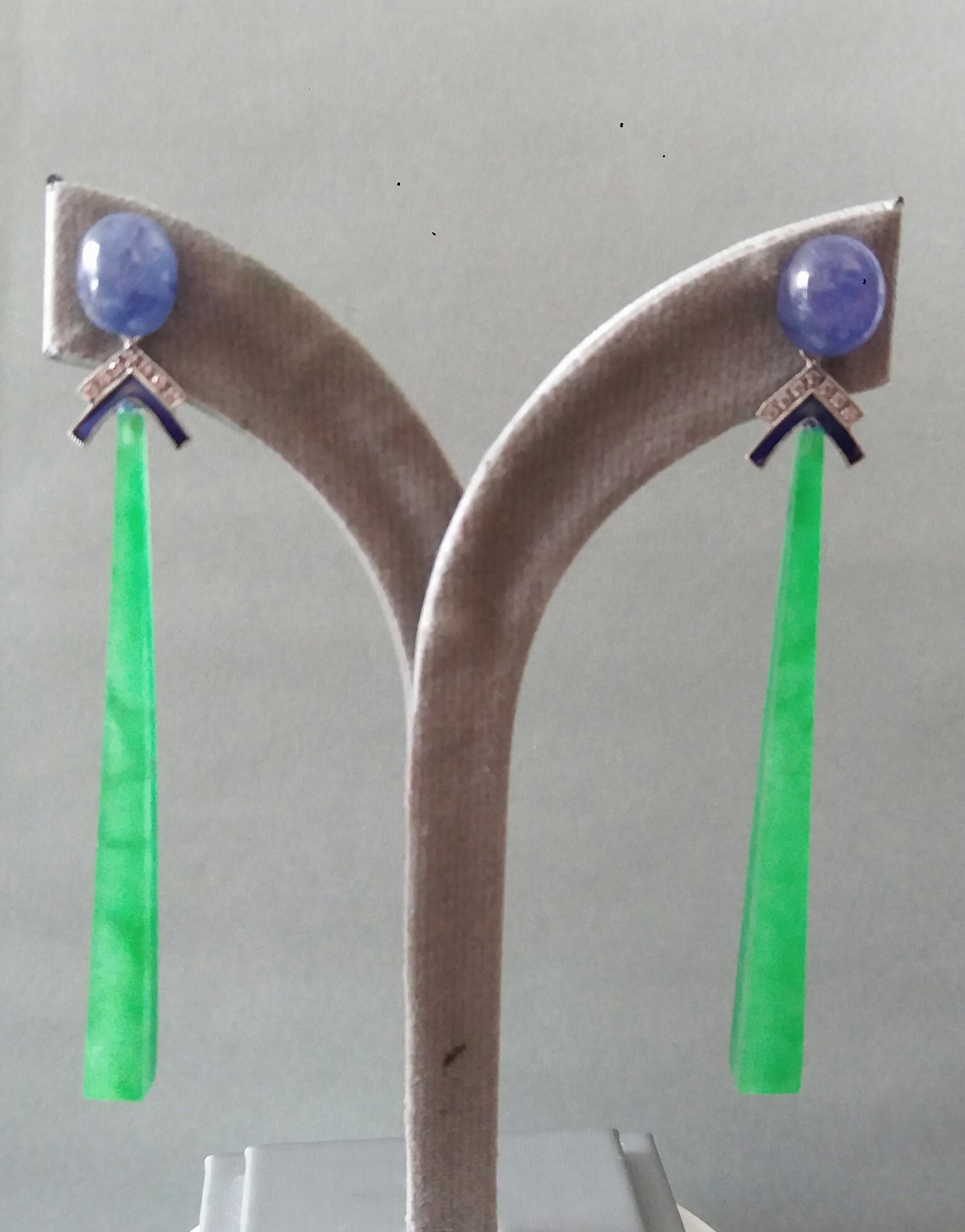 Orecchini pendenti in stile Art Deco in oro, zaffiro blu, diamanti, smalto e bastoncini di giada in vendita 4