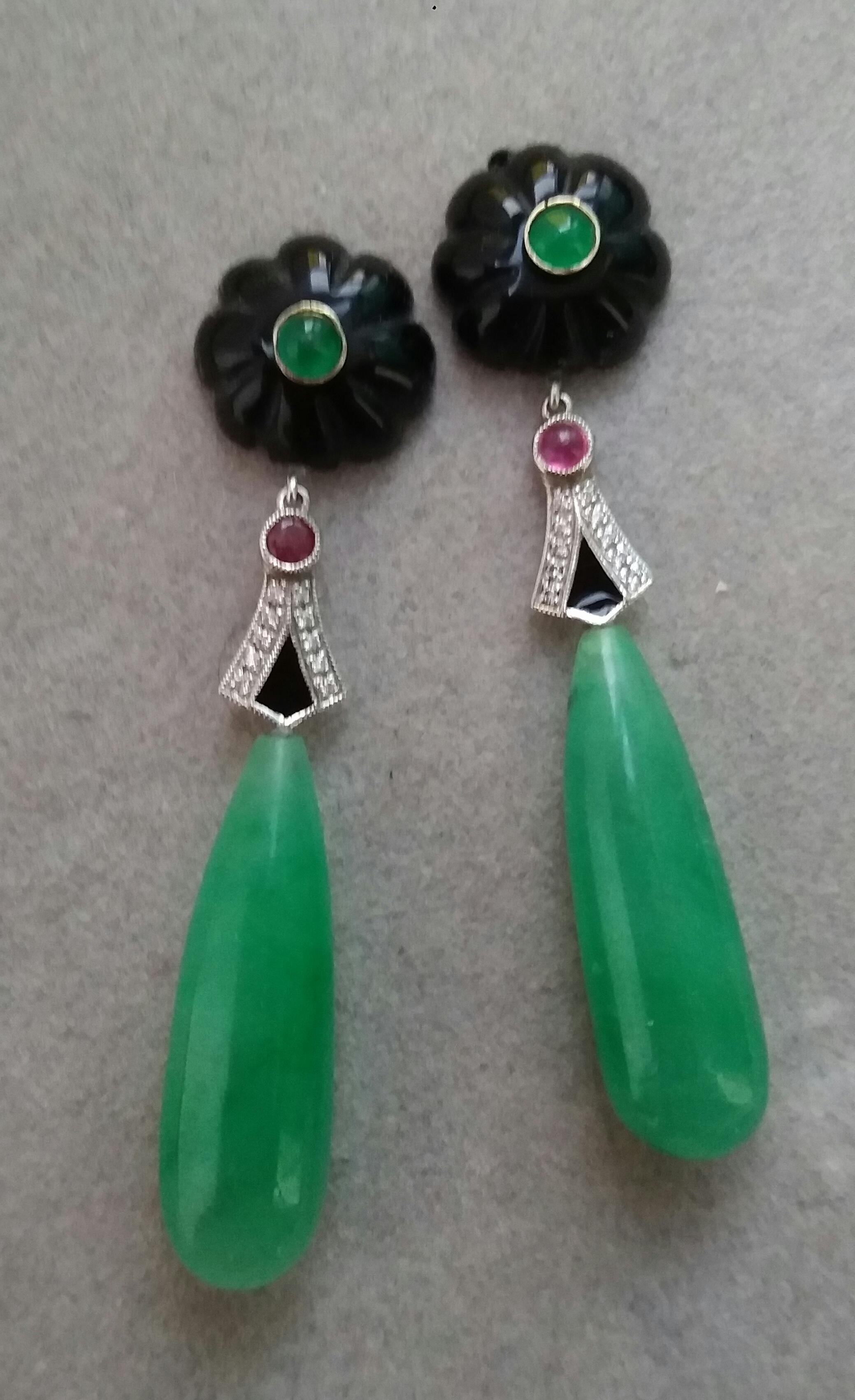 Art Deco Stil Gold Rubine Smaragde Smaragde Schwarzer Onyx Diamanten Emaille Jade Ohrringe (Art déco) im Angebot