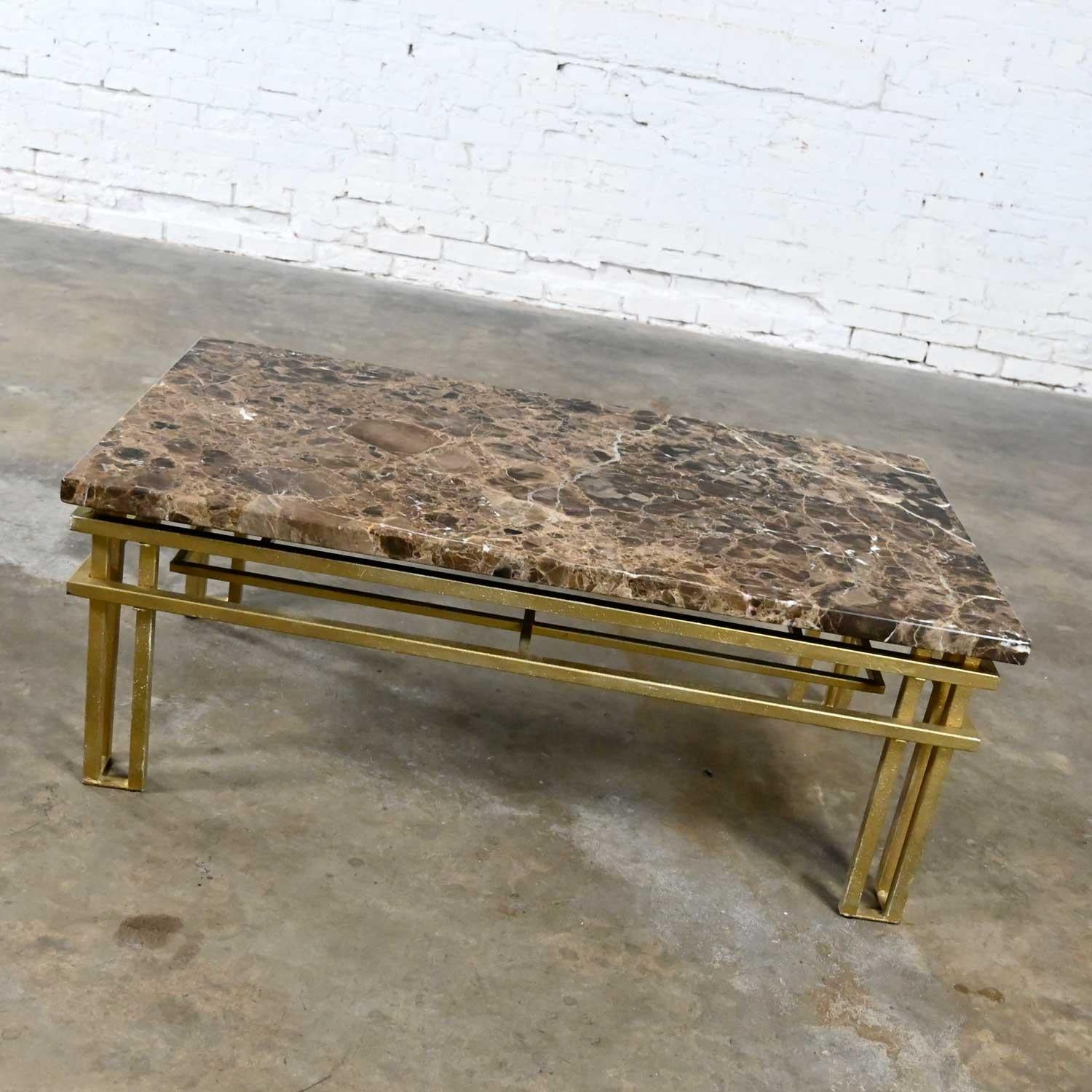 Table basse rectangulaire en tube d'acier doré de style Art Déco avec plateau en verre ou en marbre brun en vente 9