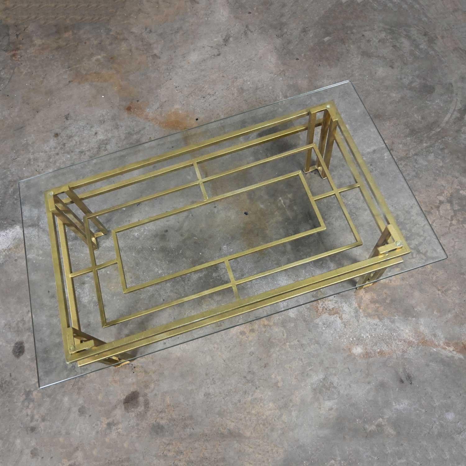 Acier Table basse rectangulaire en tube d'acier doré de style Art Déco avec plateau en verre ou en marbre brun en vente