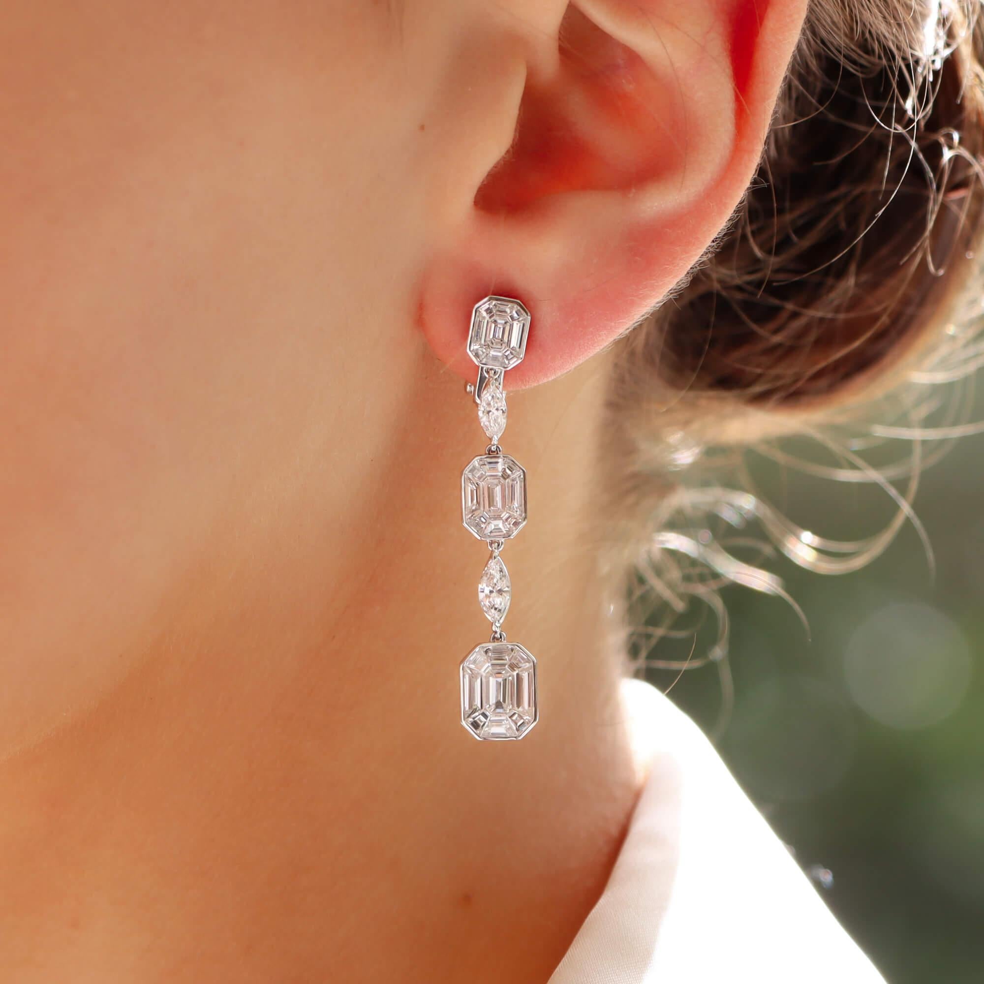 Art Deco Style Graduating Emerald Cut Drop Earrings In New Condition For Sale In London, GB