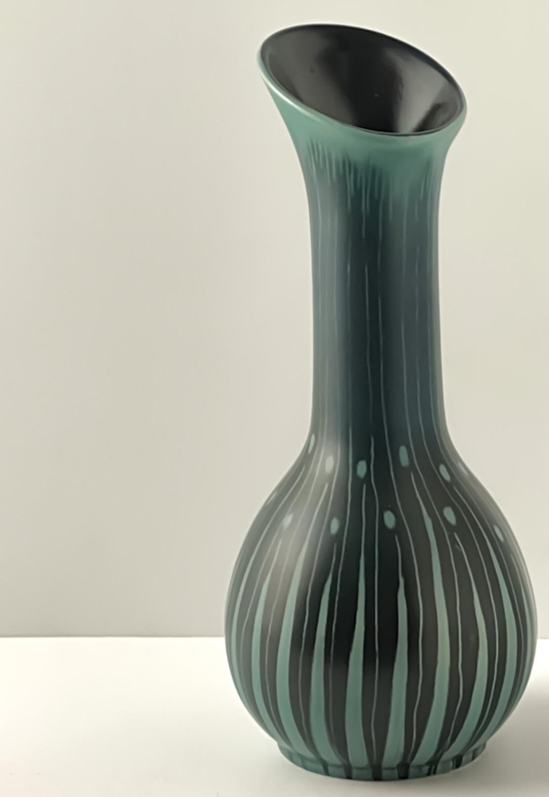 Smaltato Vaso turchese e nero in stile Art Déco di Colin Melbourne per Beswick, anni '50 in vendita