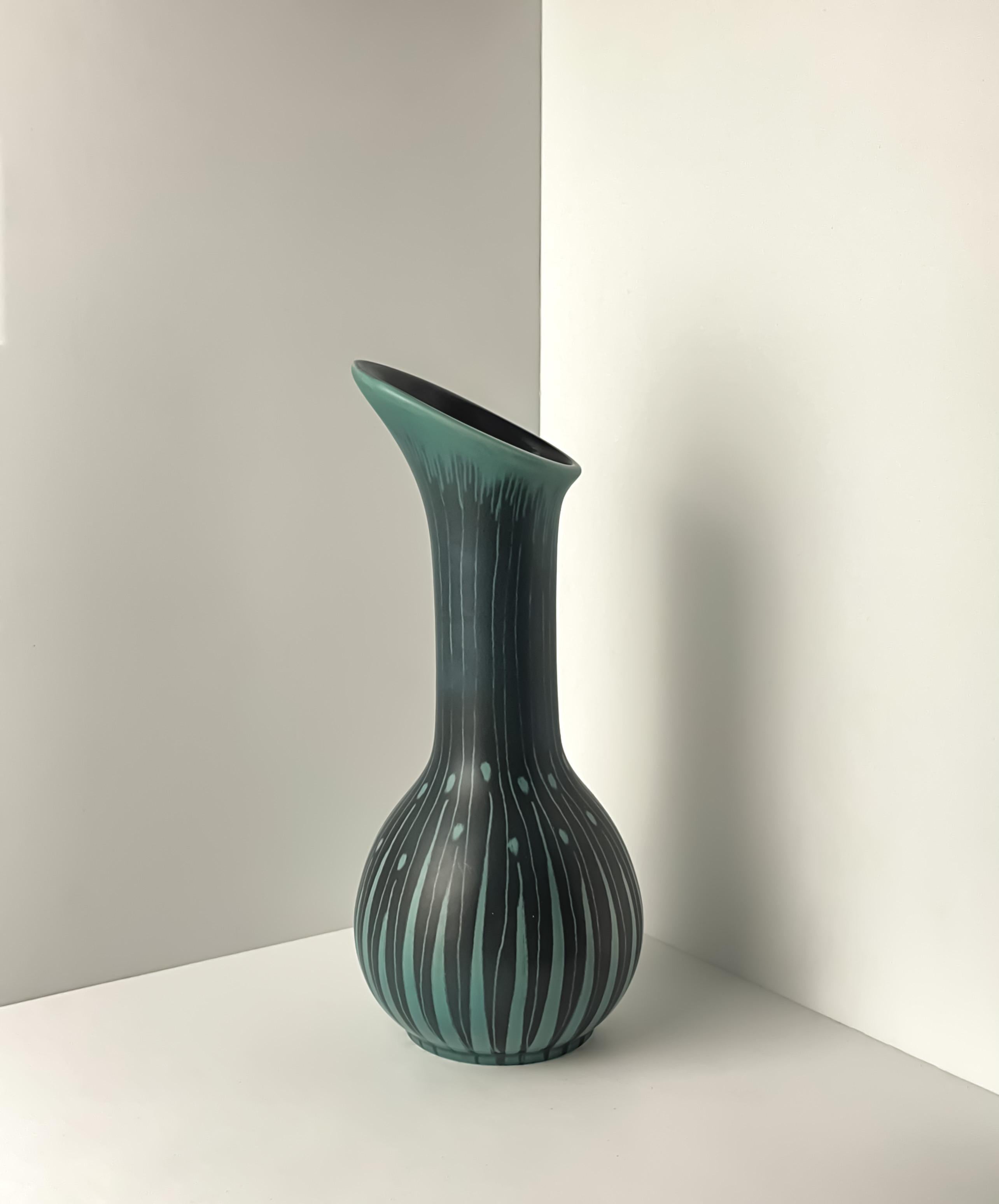 Vaso turchese e nero in stile Art Déco di Colin Melbourne per Beswick, anni '50 In condizioni buone in vendita a Glasgow, GB