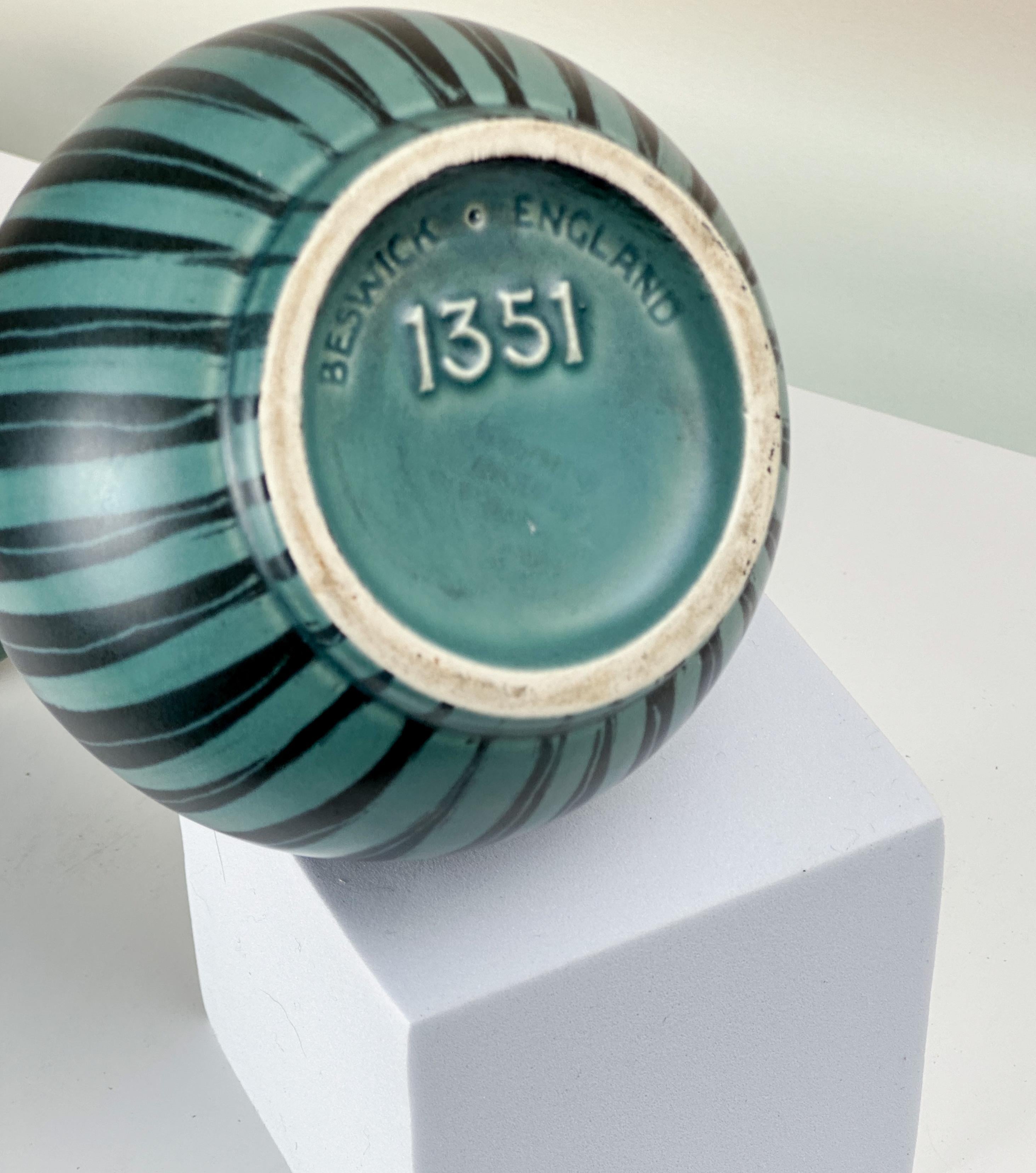 Ceramica Vaso turchese e nero in stile Art Déco di Colin Melbourne per Beswick, anni '50 in vendita