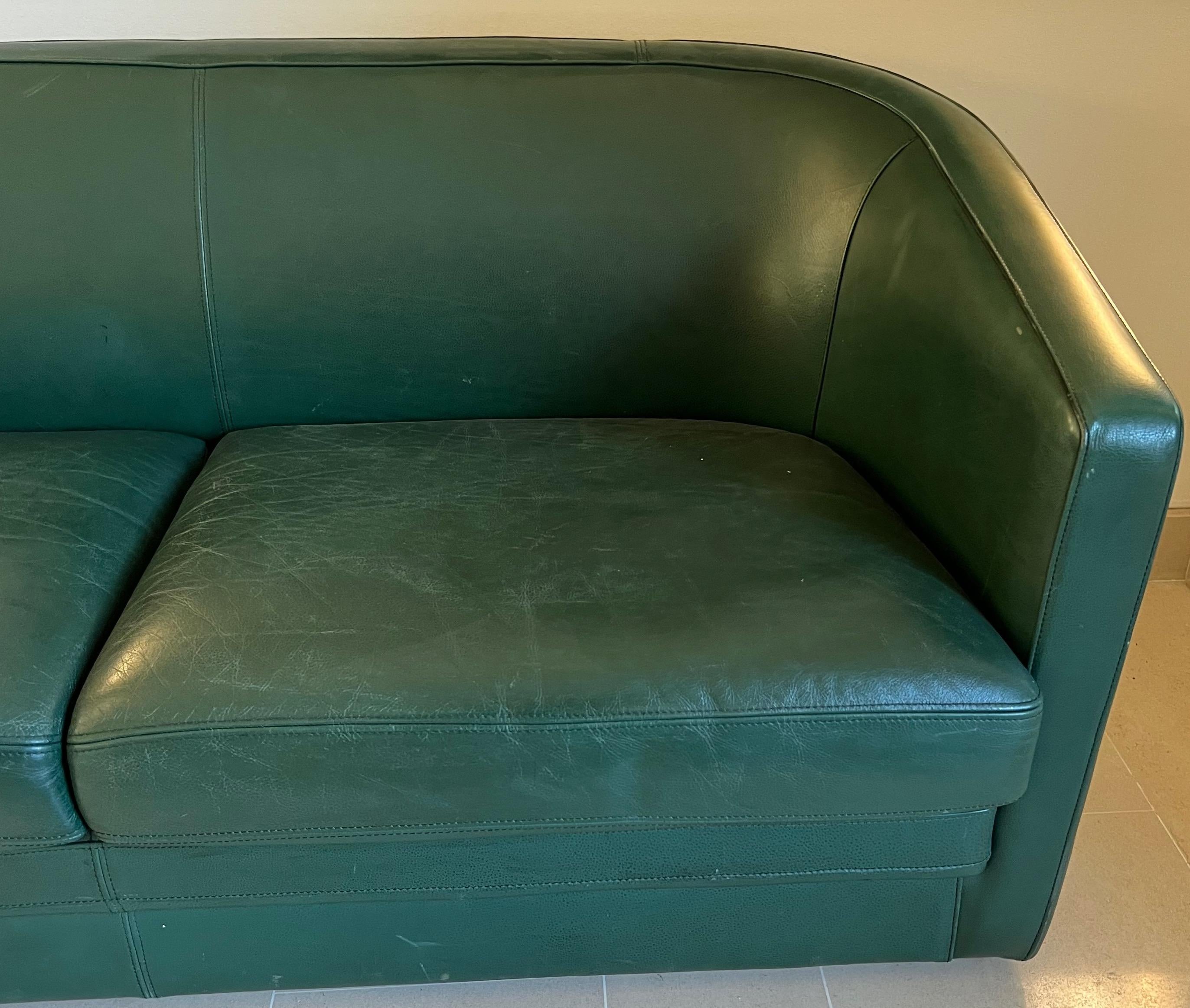 Art Deco Style Green Leather Three Seats Sofa. Circa 1980 In Good Condition For Sale In Marcq-en-Barœul, Hauts-de-France