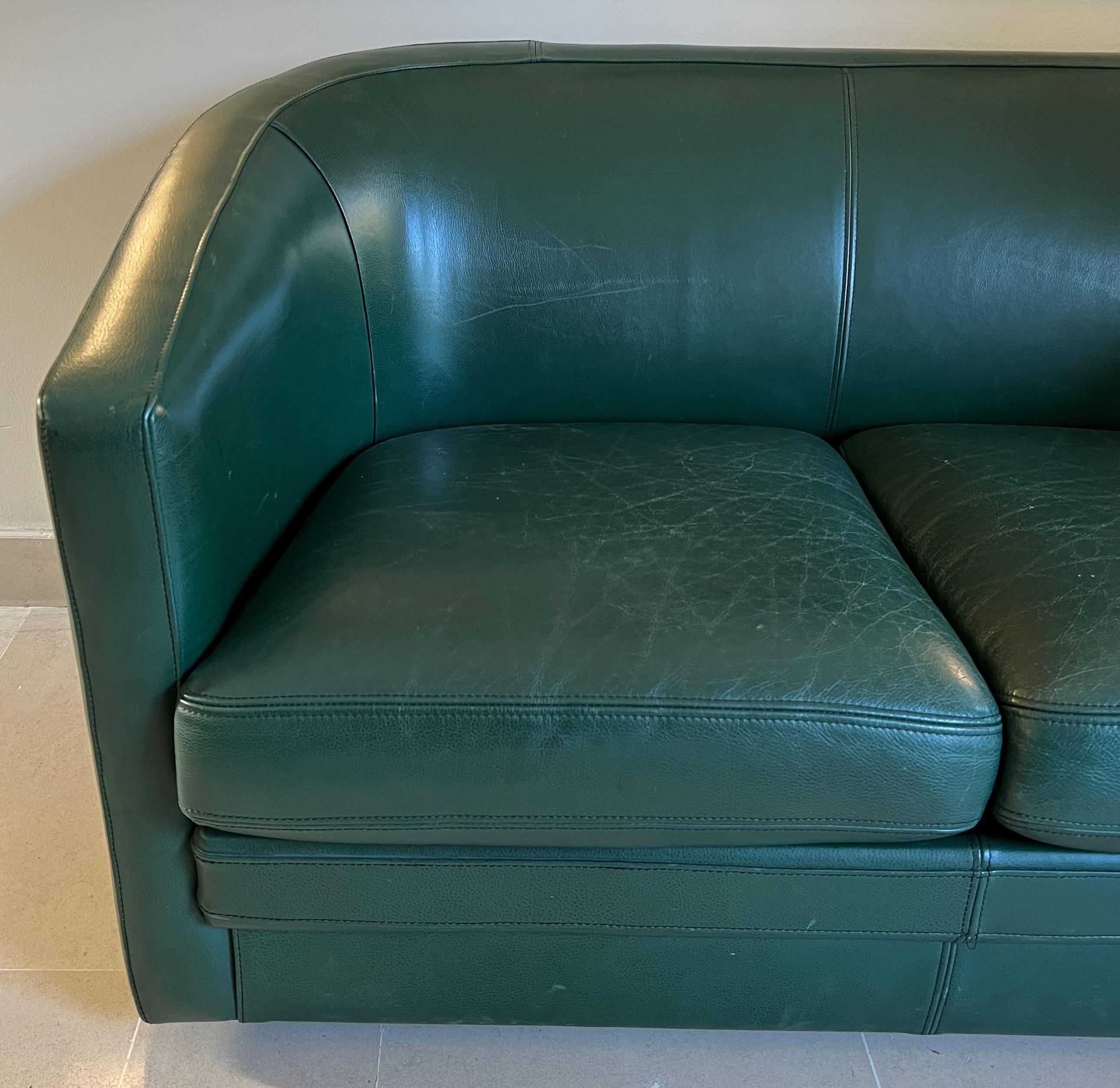 Art Deco Style Green Leather Two Seats Sofa. Circa 1980 In Good Condition For Sale In Marcq-en-Barœul, Hauts-de-France