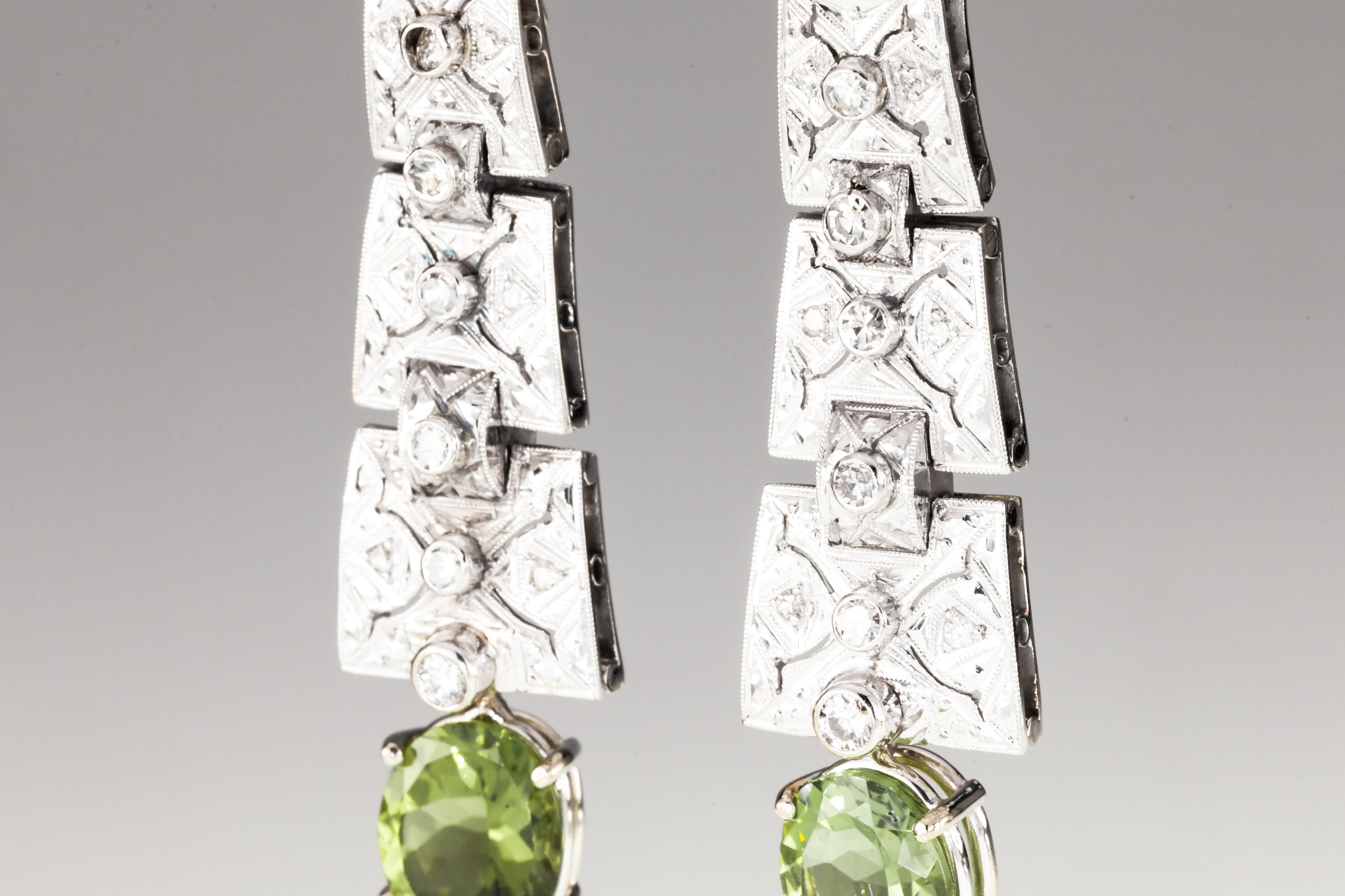 Art Deco Style Green Peridot and Diamonds Dangle Earrings Set in 14 Karat Gold For Sale 1