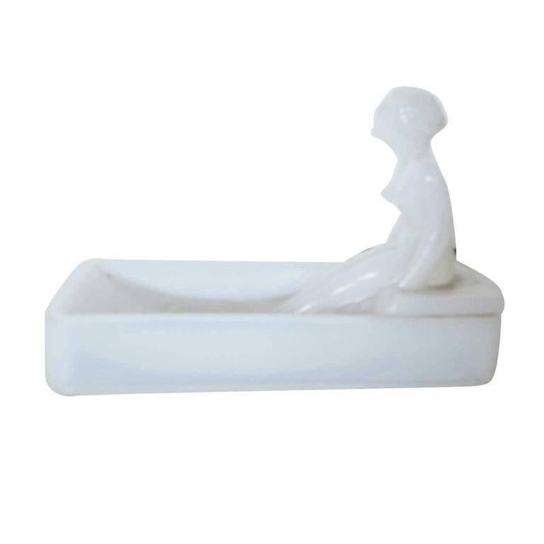 Art Deco Style H. Hoffman Milk Glass Art Glass Soap Dish In Excellent Condition In Van Nuys, CA