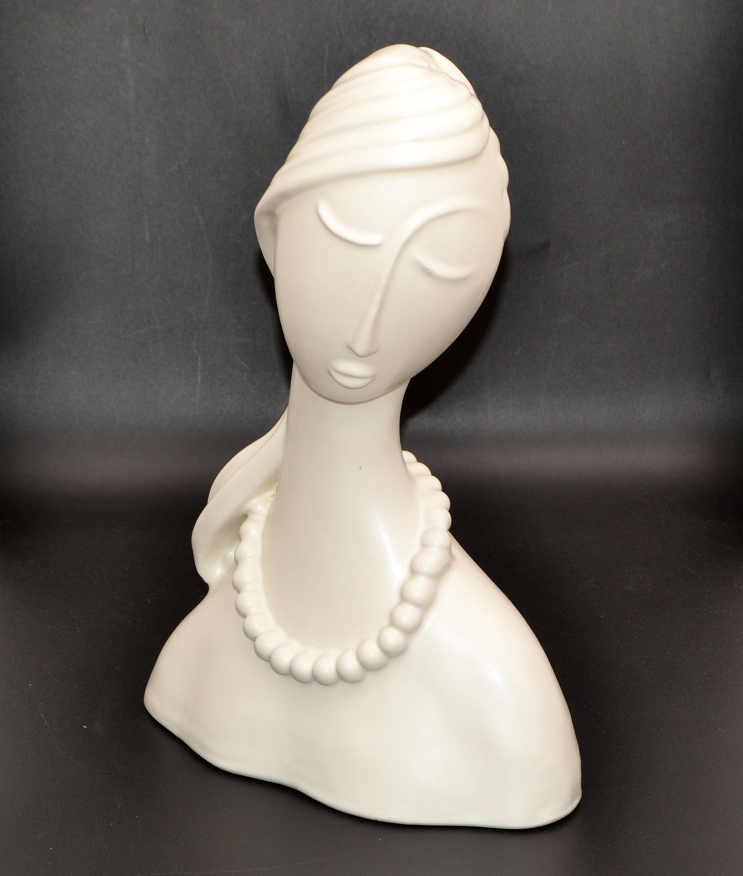 Haeger Art Deco style manner of Franz Hagenauer white ceramic lady bust or table sculpture.
Figurative sculpture depicting the head & chest of a Lady figure with long Hair and necklace adornment.
Comes with green felt covers underneath to protect
