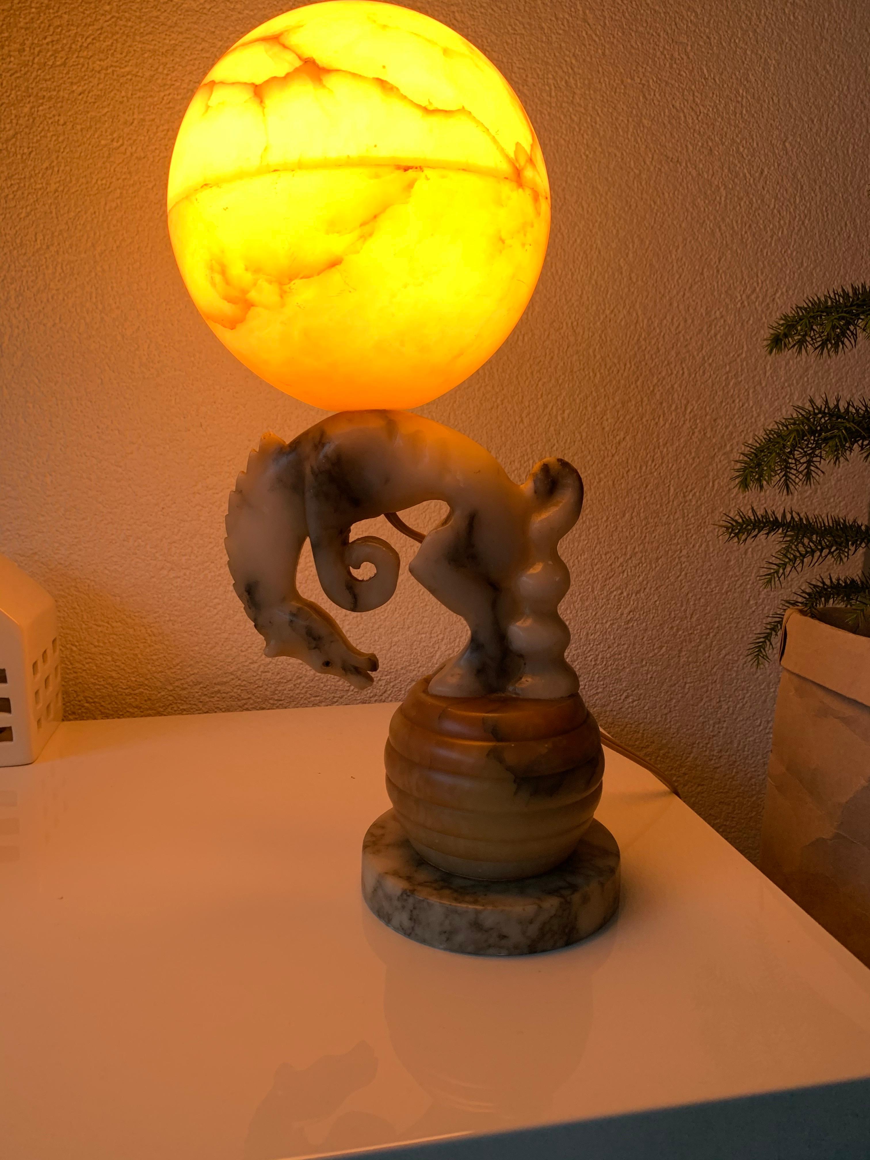 Lampe de table Art Déco sculptée à la main en marbre, cheval de rodéo piqué et albâtre en vente 4