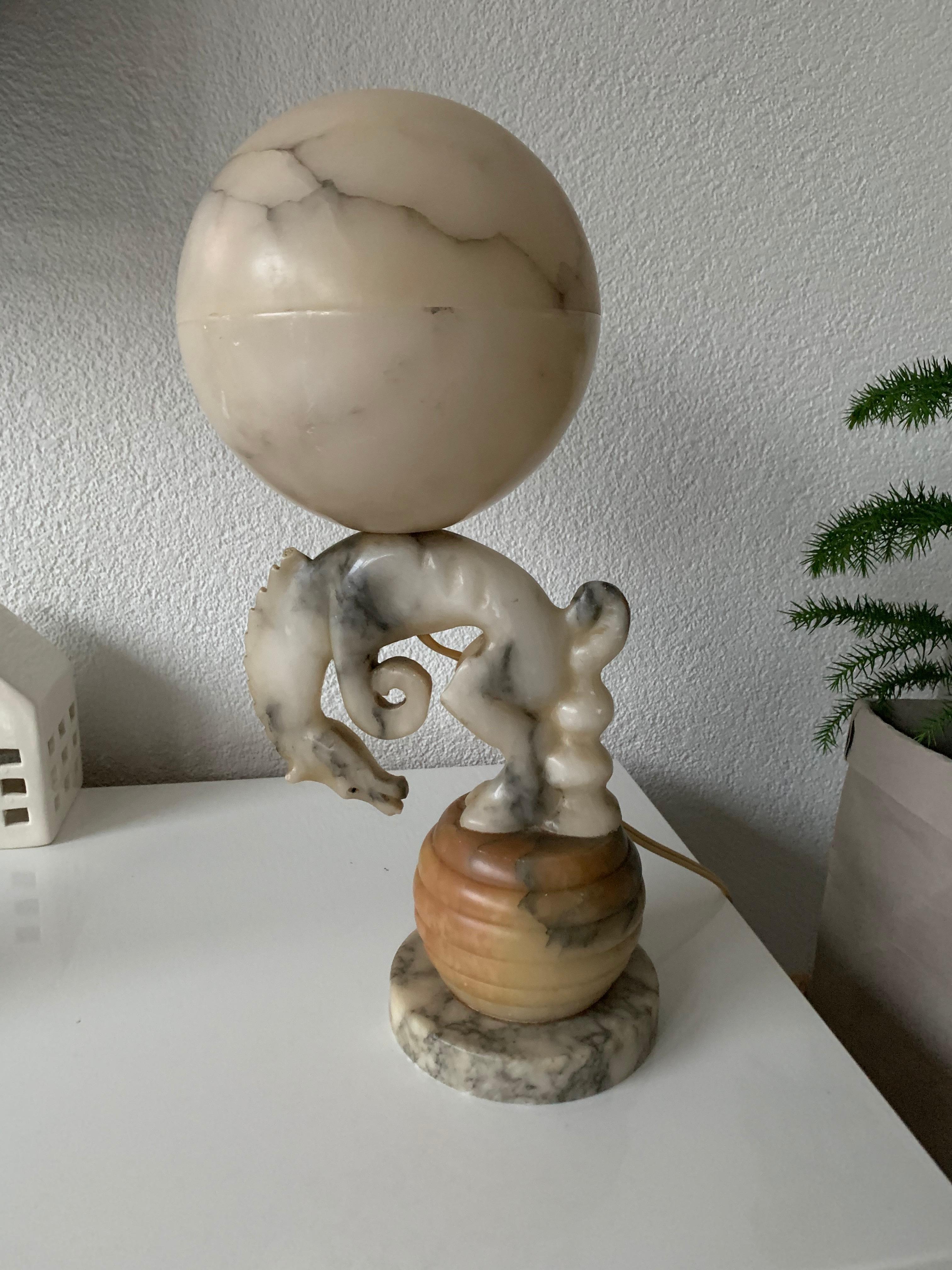 Lampe de table Art Déco sculptée à la main en marbre, cheval de rodéo piqué et albâtre en vente 5