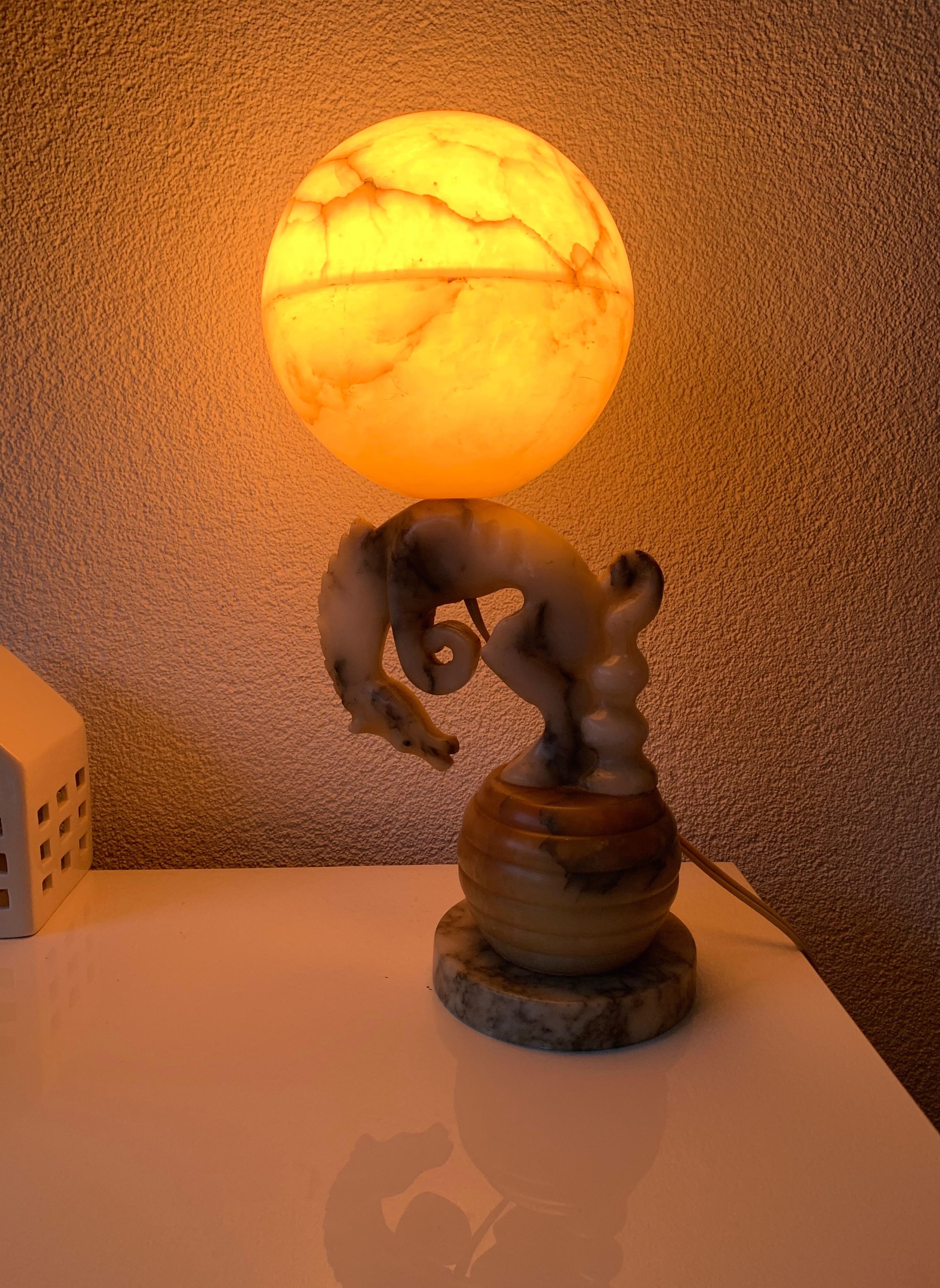 Lampe de table Art Déco sculptée à la main en marbre, cheval de rodéo piqué et albâtre en vente 12